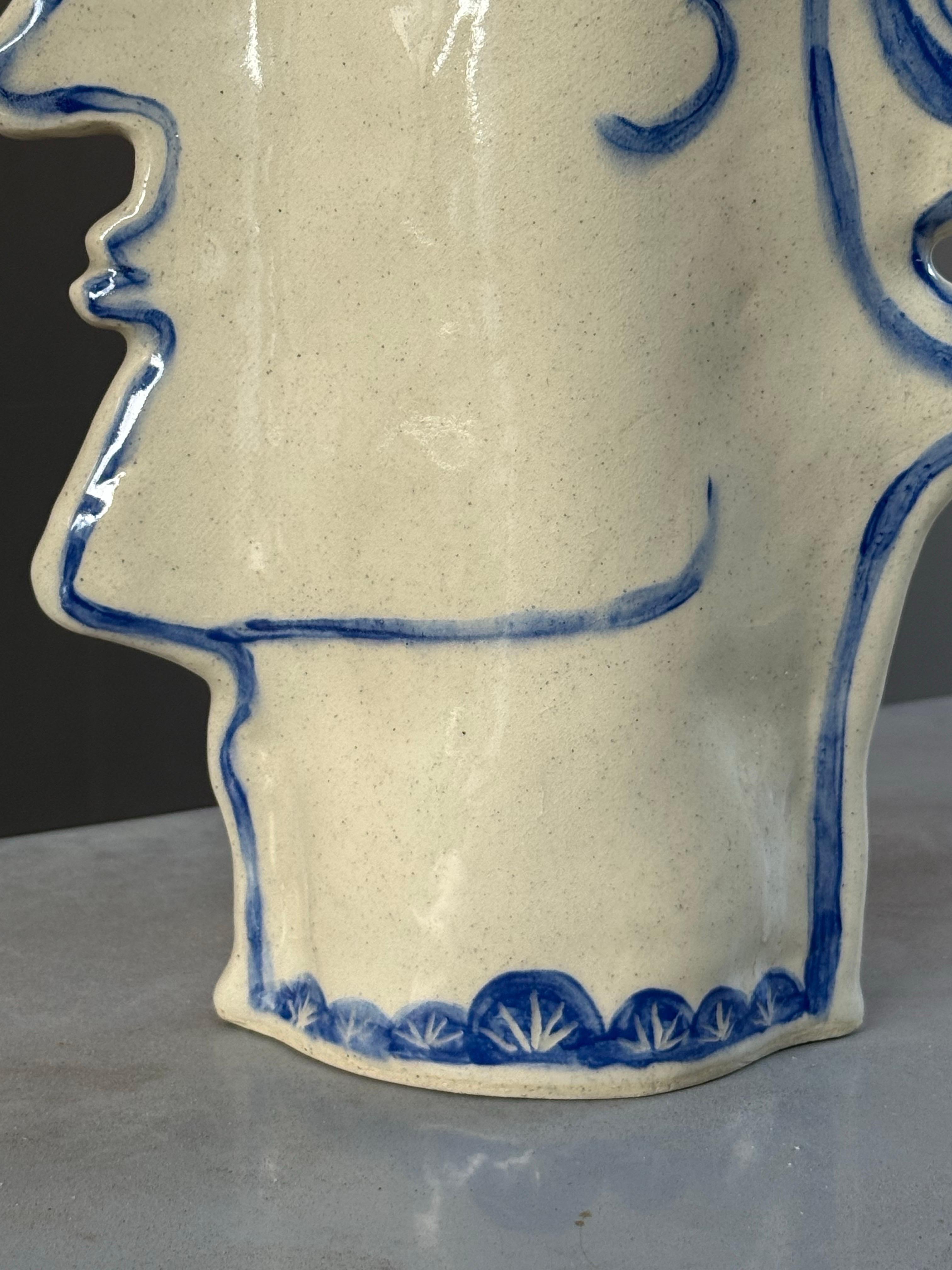 XXI secolo e contemporaneo Vaso artigianale con volto maschile in vendita