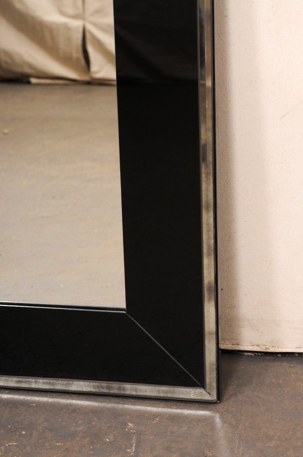 Miroir artisanal avec contour en verre noir de 4,5 pi de hauteur (accepte les commandes personnalisées !) en vente 9