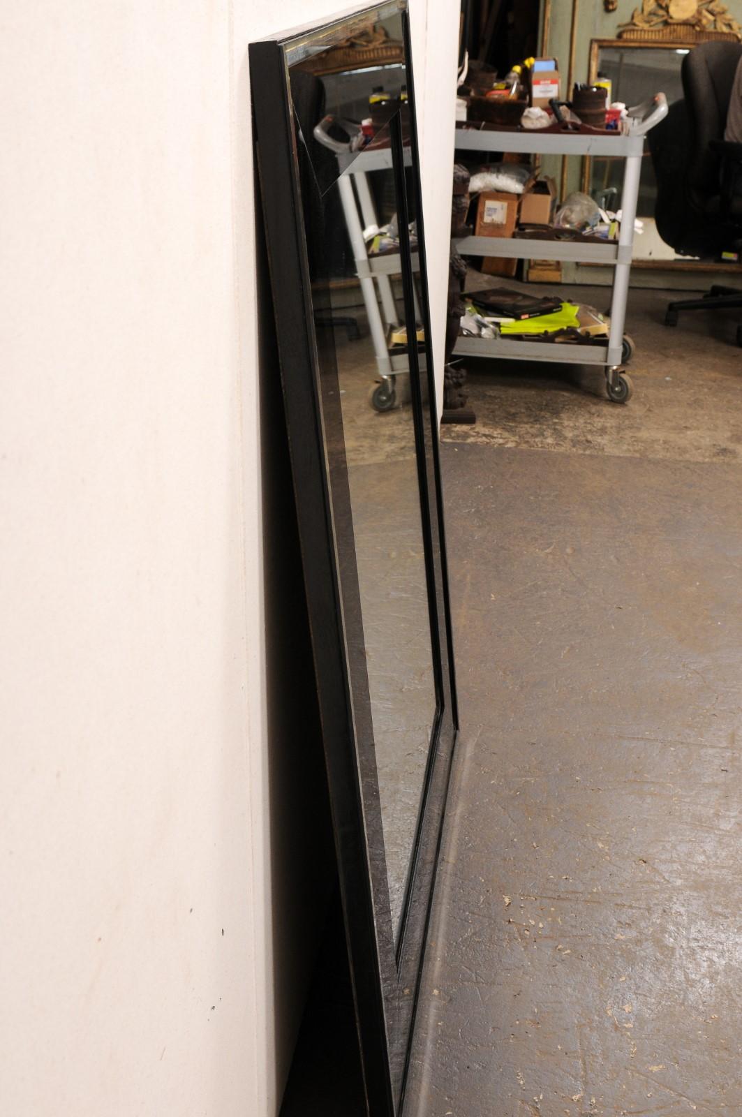 Miroir artisanal avec contour en verre noir de 4,5 pi de hauteur (accepte les commandes personnalisées !) en vente 11
