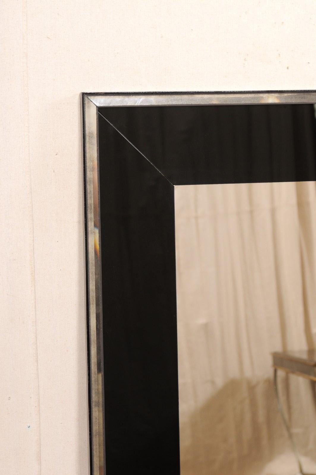 Miroir artisanal avec contour en verre noir de 4,5 pi de hauteur (accepte les commandes personnalisées !) Bon état - En vente à Atlanta, GA