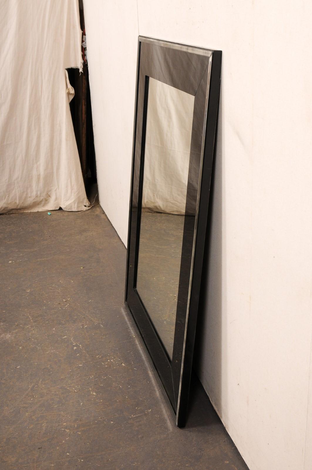 Miroir artisanal avec contour en verre noir de 4,5 pi de hauteur (accepte les commandes personnalisées !) en vente 2