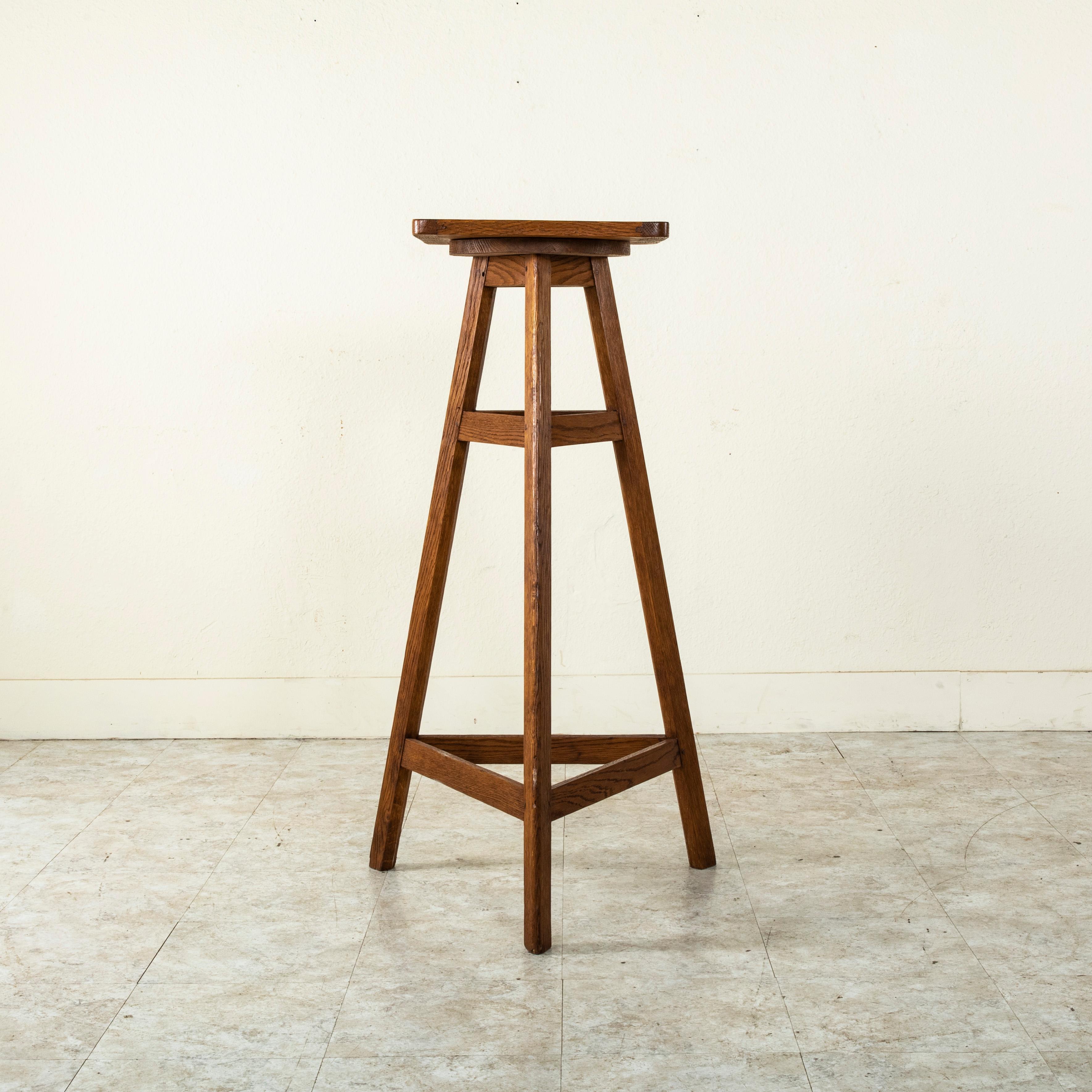 Artisan-Made Oak French Sculptor's Stand With Rotating Platform, circa 1900 In Good Condition In Fayetteville, AR