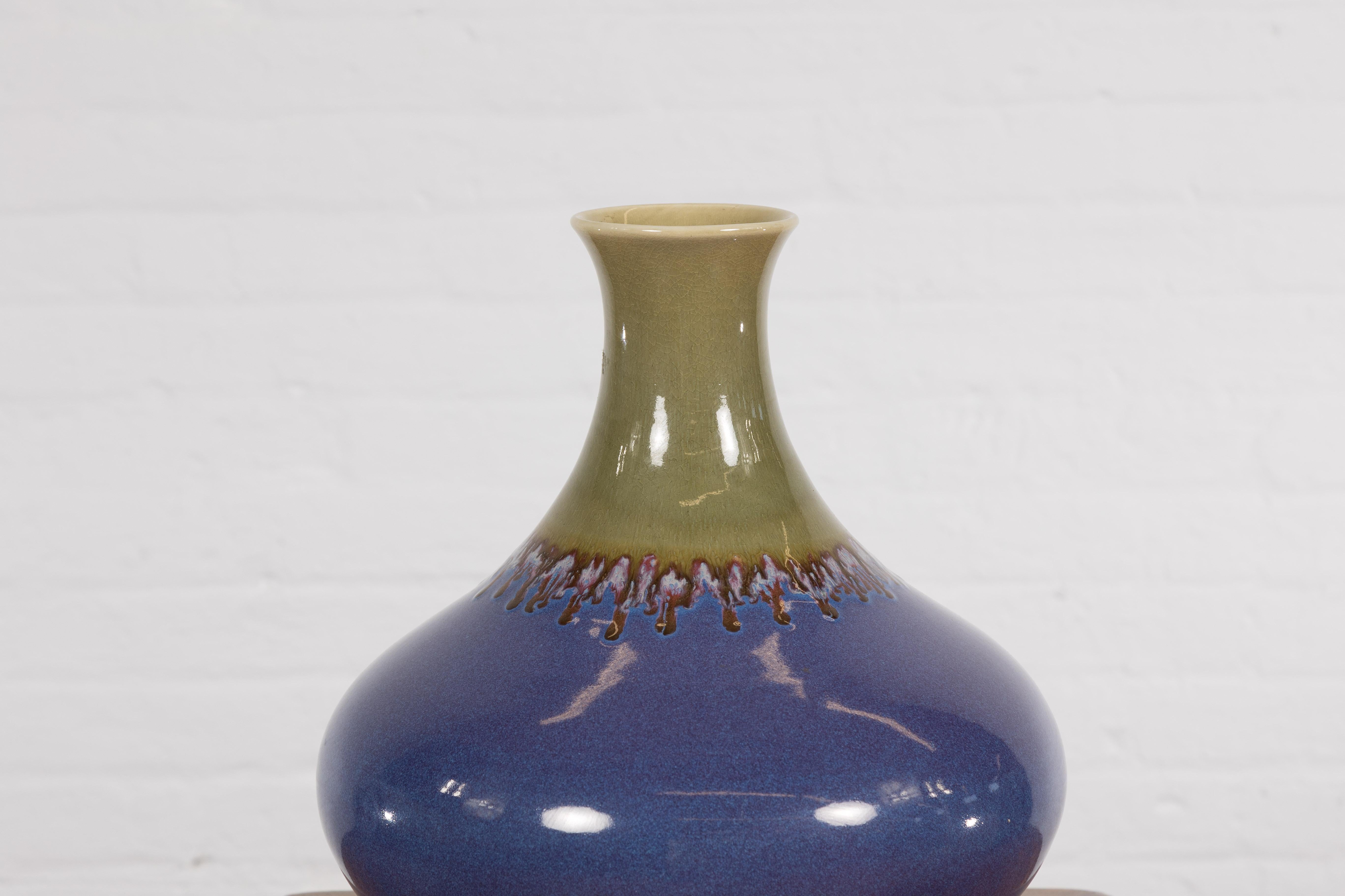Contemporary Vase aus lila und grüner Keramik im Angebot 1