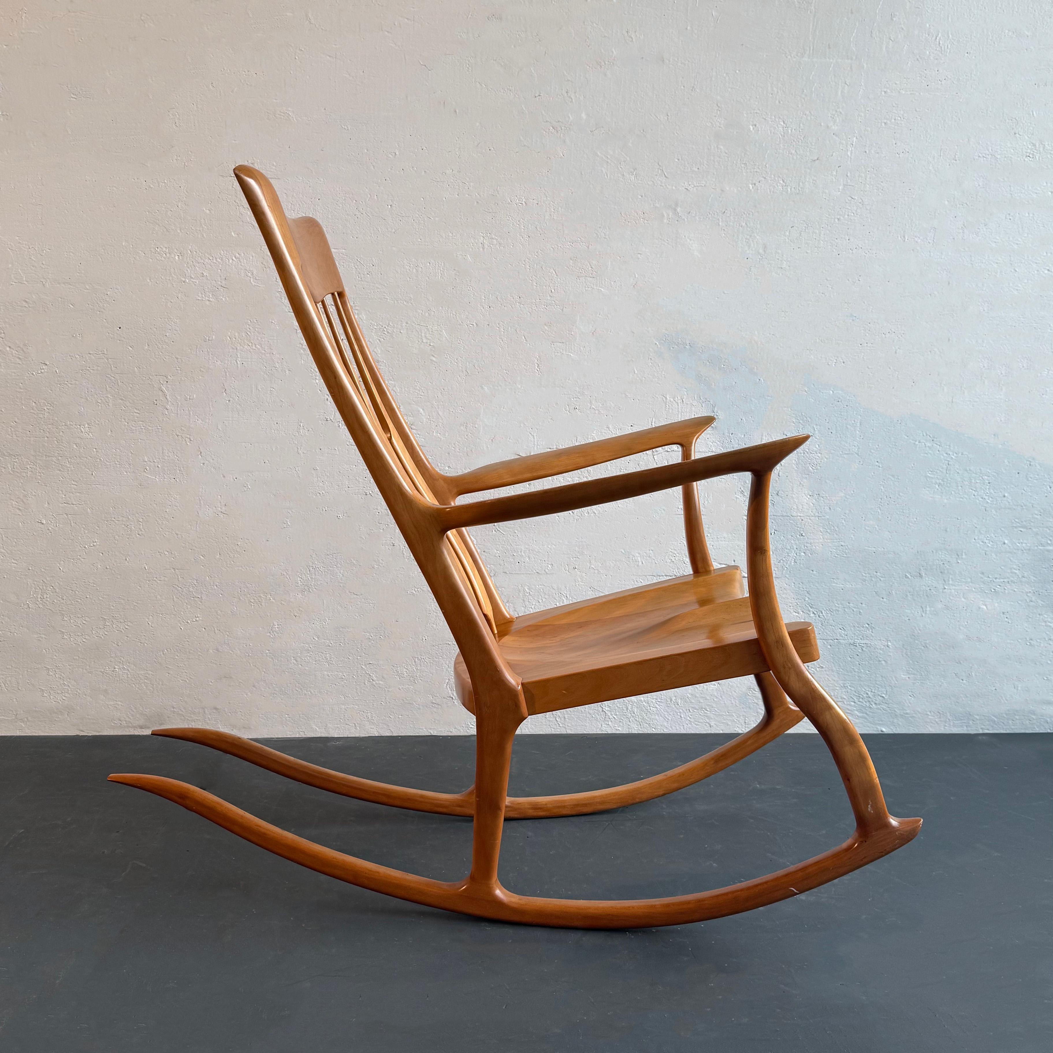 Américain Chaise à bascule artisanale dans le style de Sam Maloof en vente