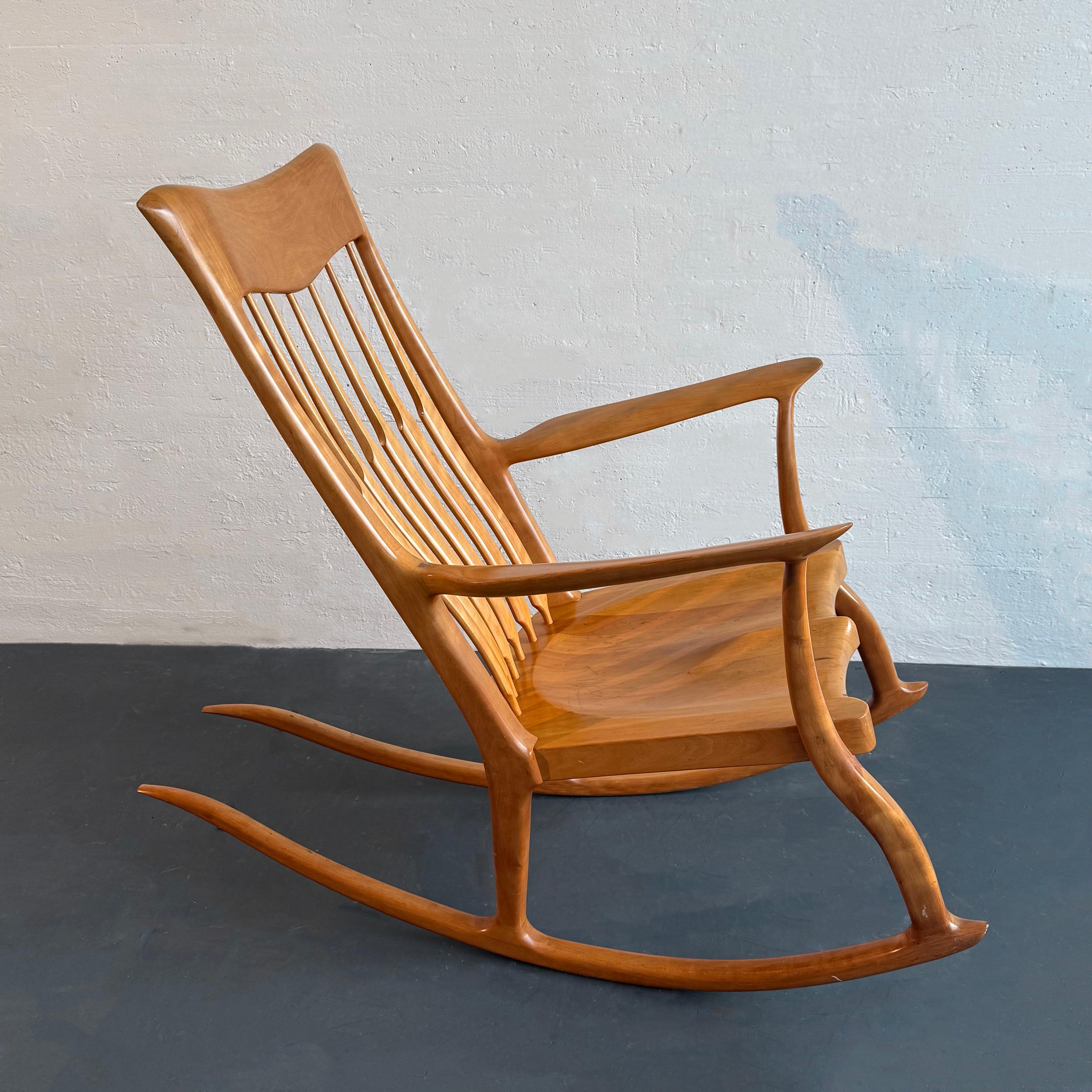 20ième siècle Chaise à bascule artisanale dans le style de Sam Maloof en vente