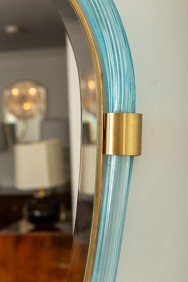 Moderne Miroir Torchère ovale en aigue-marine soufflée par l'artisan Murano, Contemporary en vente