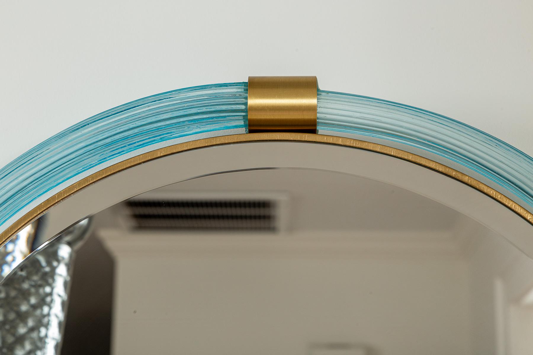 italien Miroir Torchère ovale en aigue-marine soufflée par l'artisan Murano, Contemporary en vente