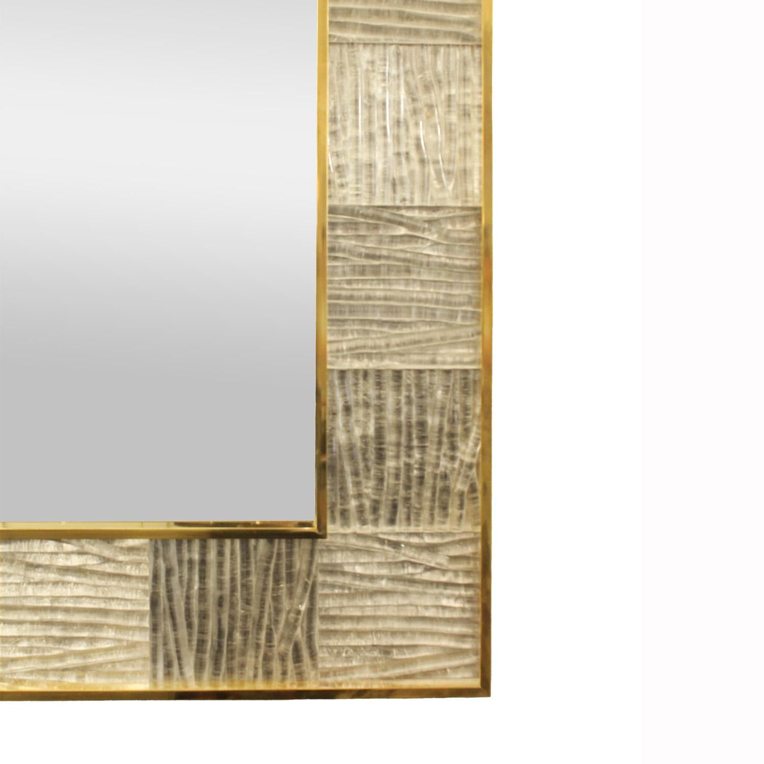 Specchio con cornice in ottone e piastrelle in vetro di Murano artigianale In condizioni Nuovo in vendita a New York, NY