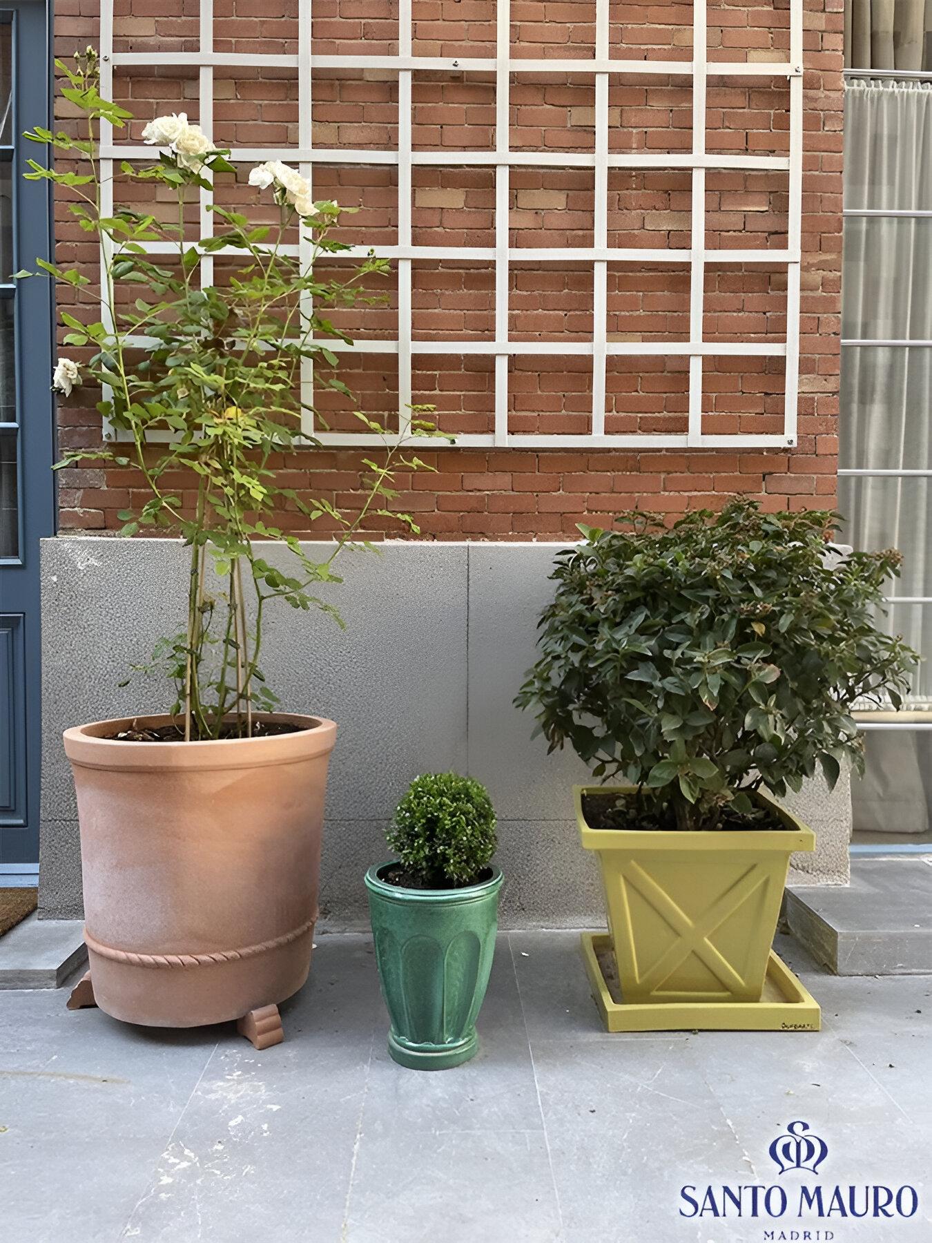 Jardinera Artesana de Terracota Natural Diseño Clásico Acabado Personalizado Disponible en venta 2