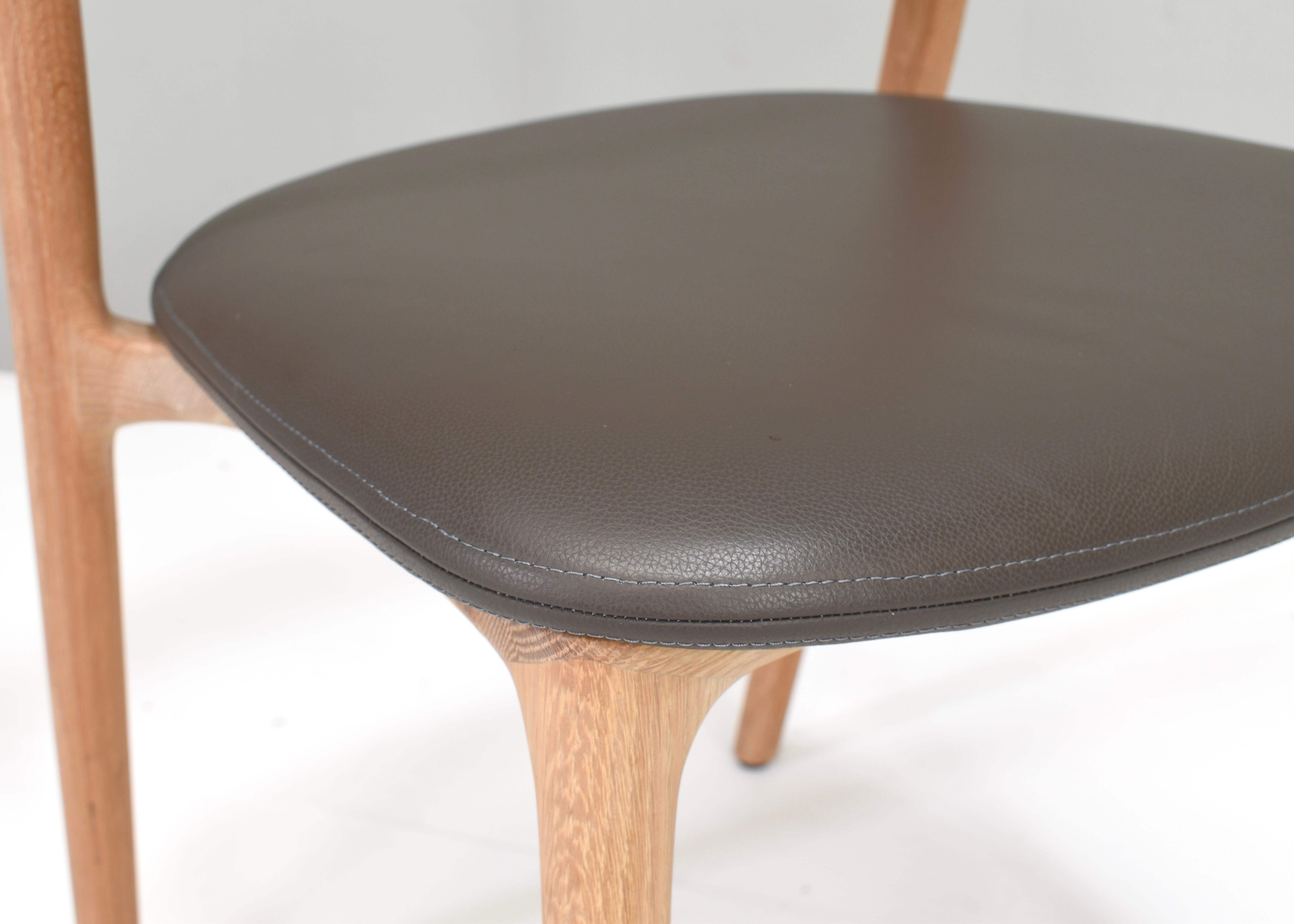 Artisan Neva light chair in oak and leather, Bosnia. For Sale 3