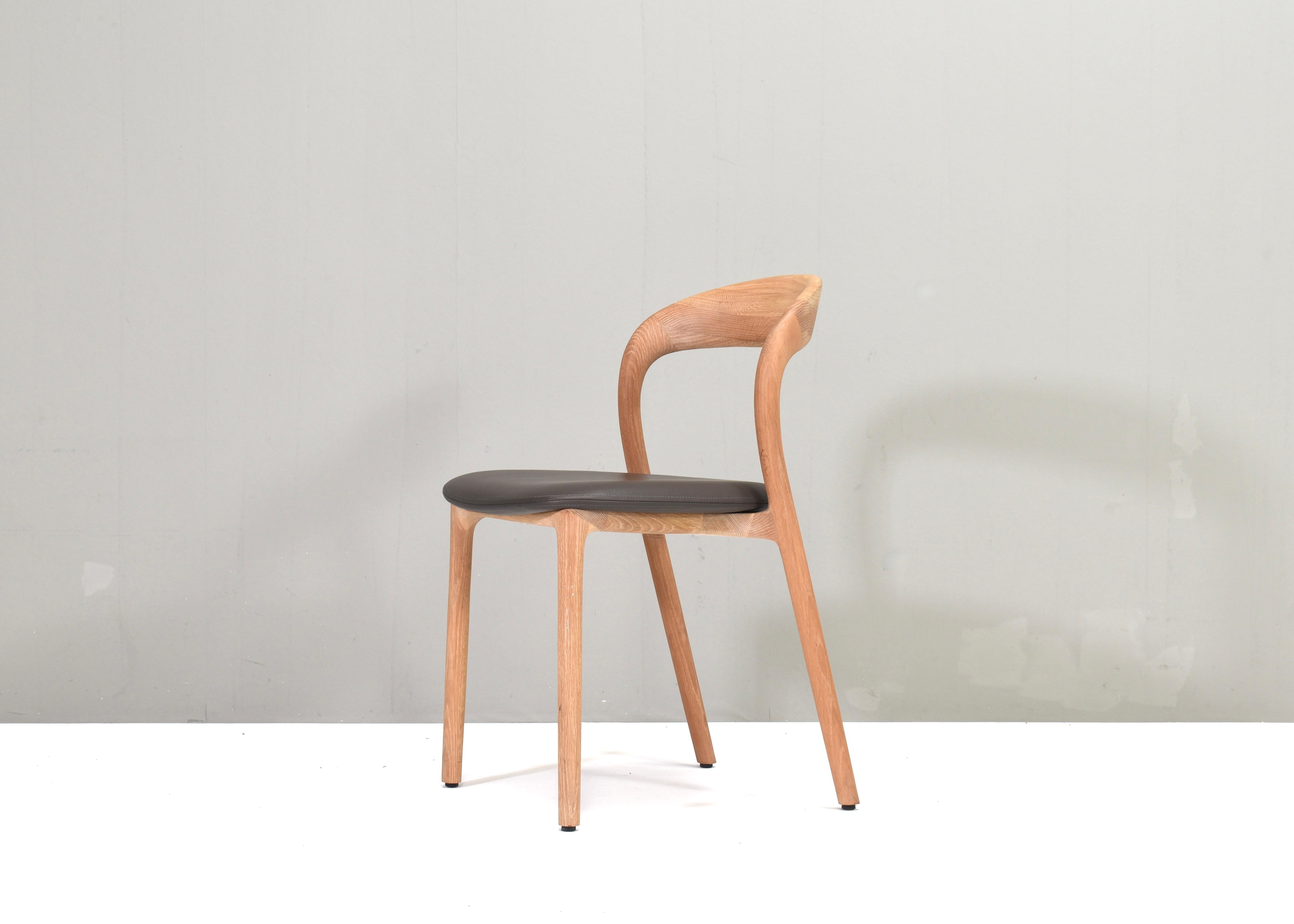 Designer: RUĐER NOVAK-MIKULIĆ & MARIJA RUŽIĆ
Manufacturer: ARTISAN
Country: Bosnia
Model: Neva light
Design period: 21st century
Date of manufacturing:
Size WDH in cm: 53x48x78 seat height 46 cm
Material: Oak / Leather
Condition: Very good