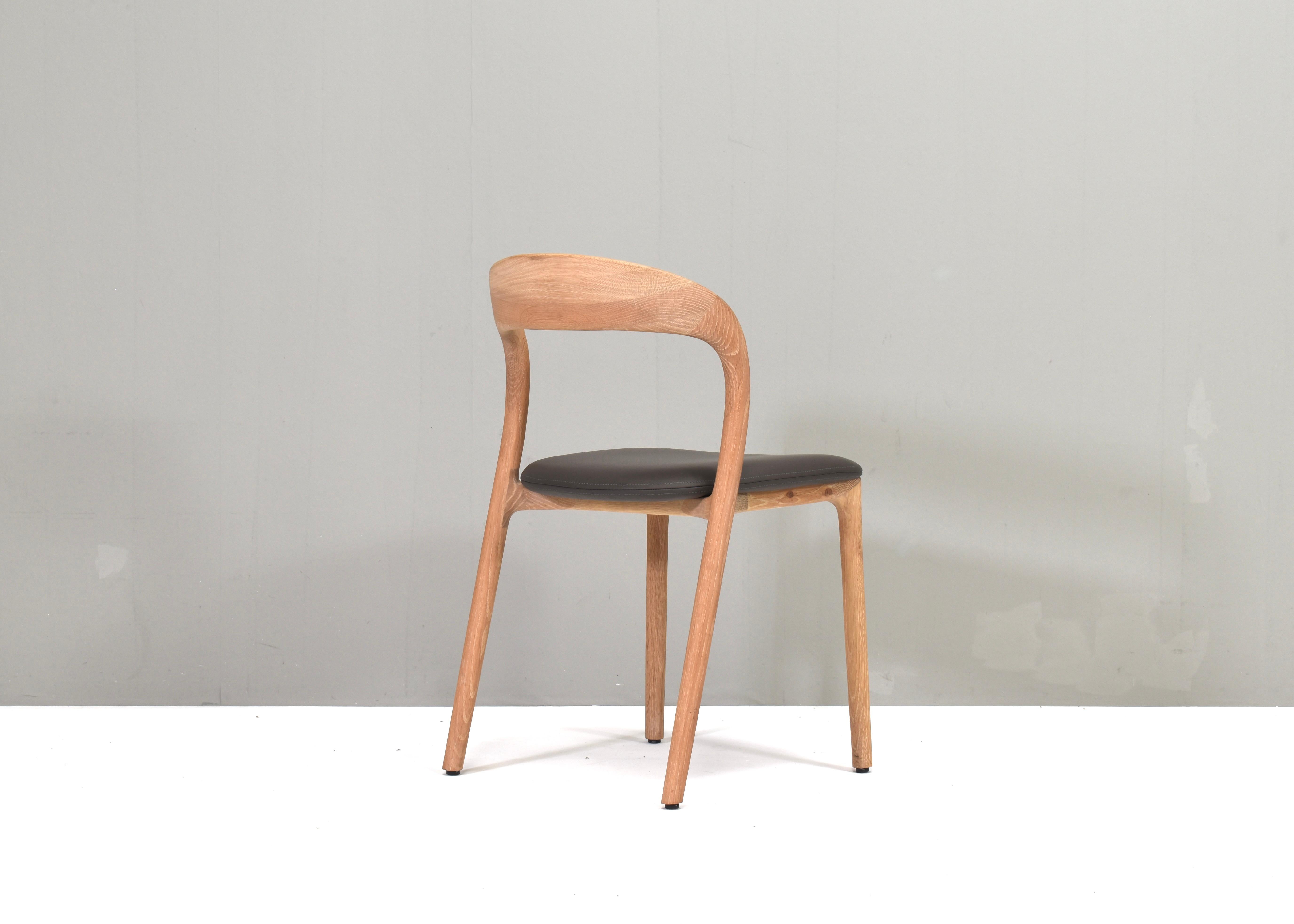 Bosnian Artisan Neva light chair in oak and leather, Bosnia. For Sale