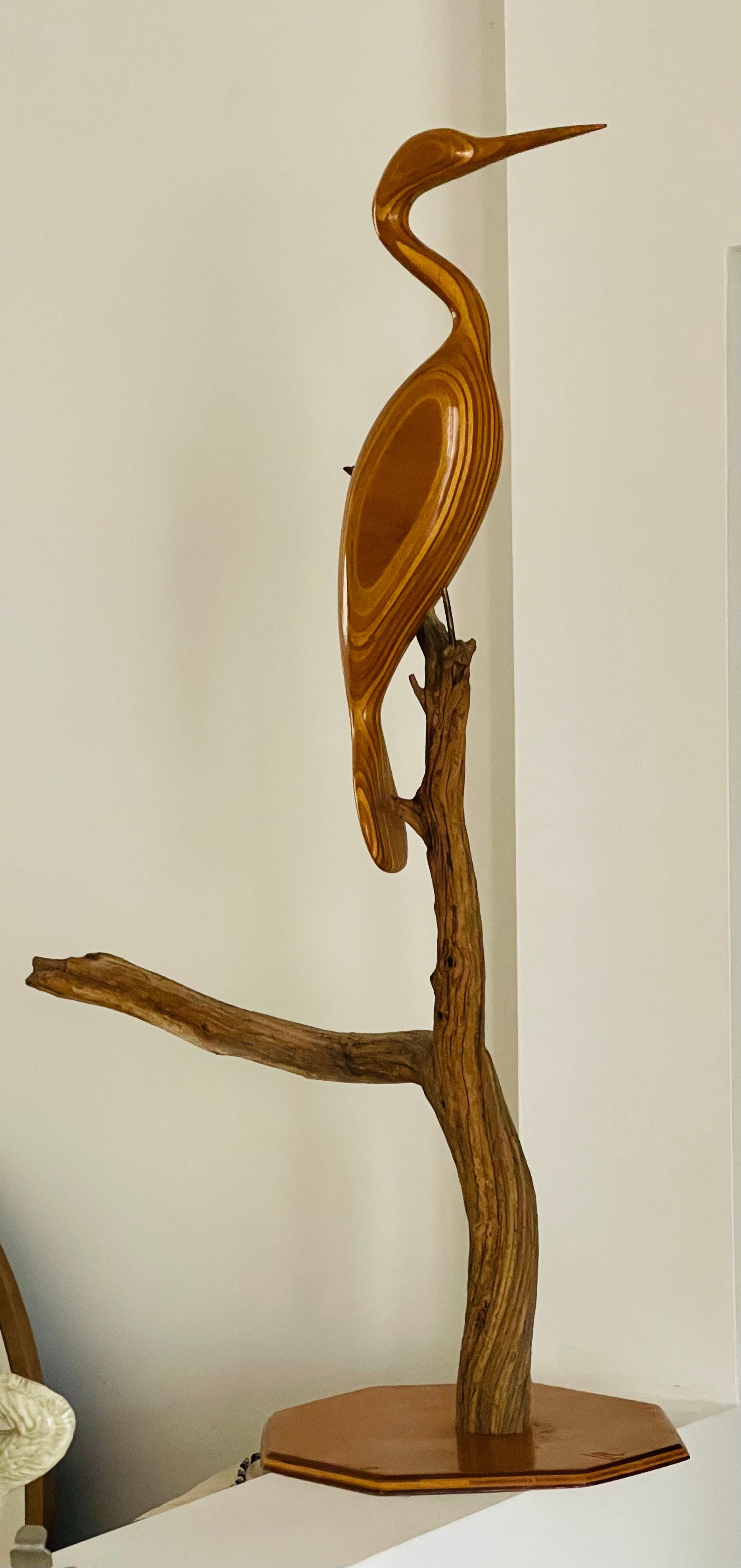 Escultura de Garza de Madera de Olivo Artesana Moderna Ecológica finales del siglo XX en venta
