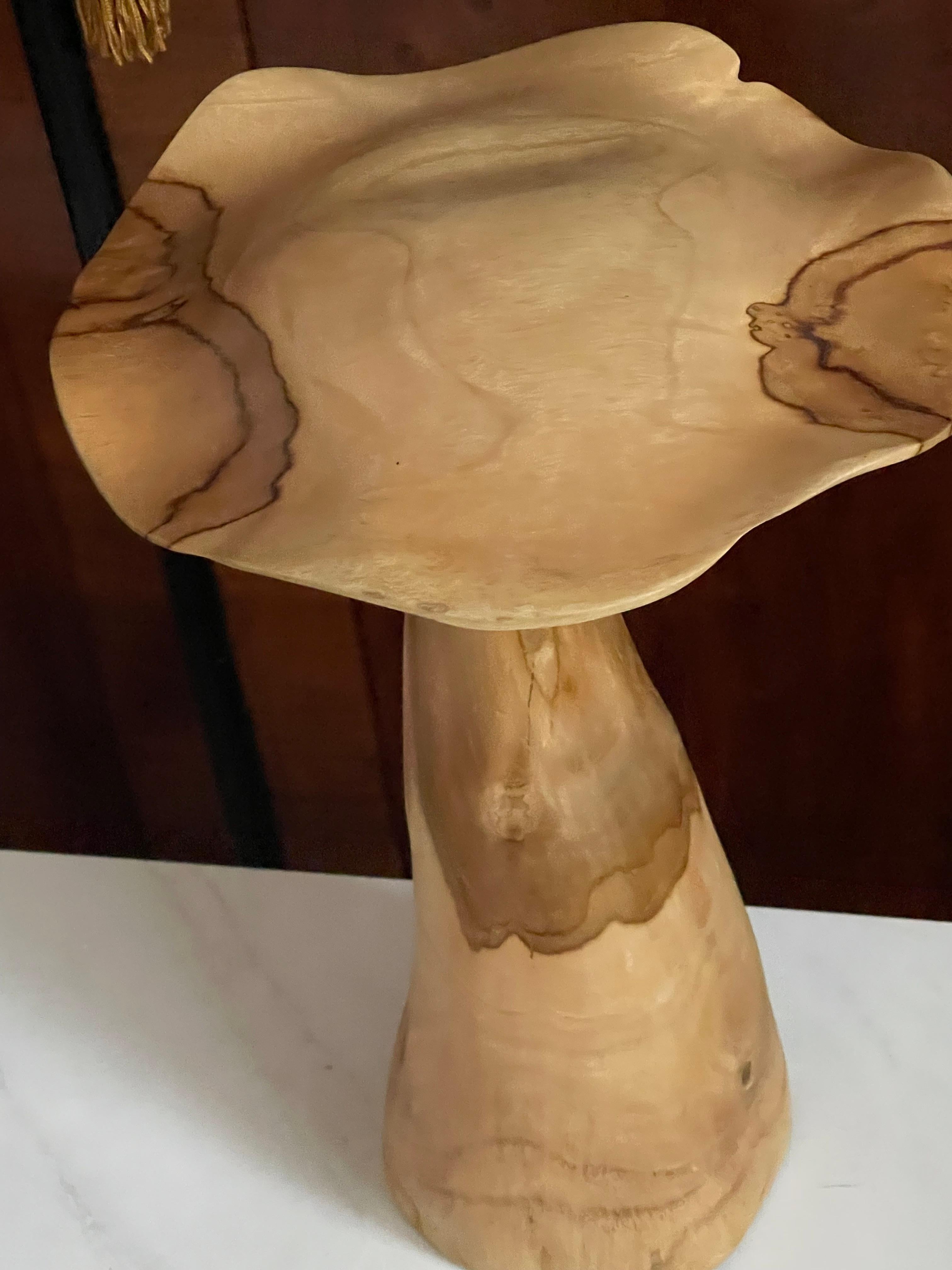 Organico moderno Scultura artigianale di funghi in Wood Oliver da 18 pollici in vendita
