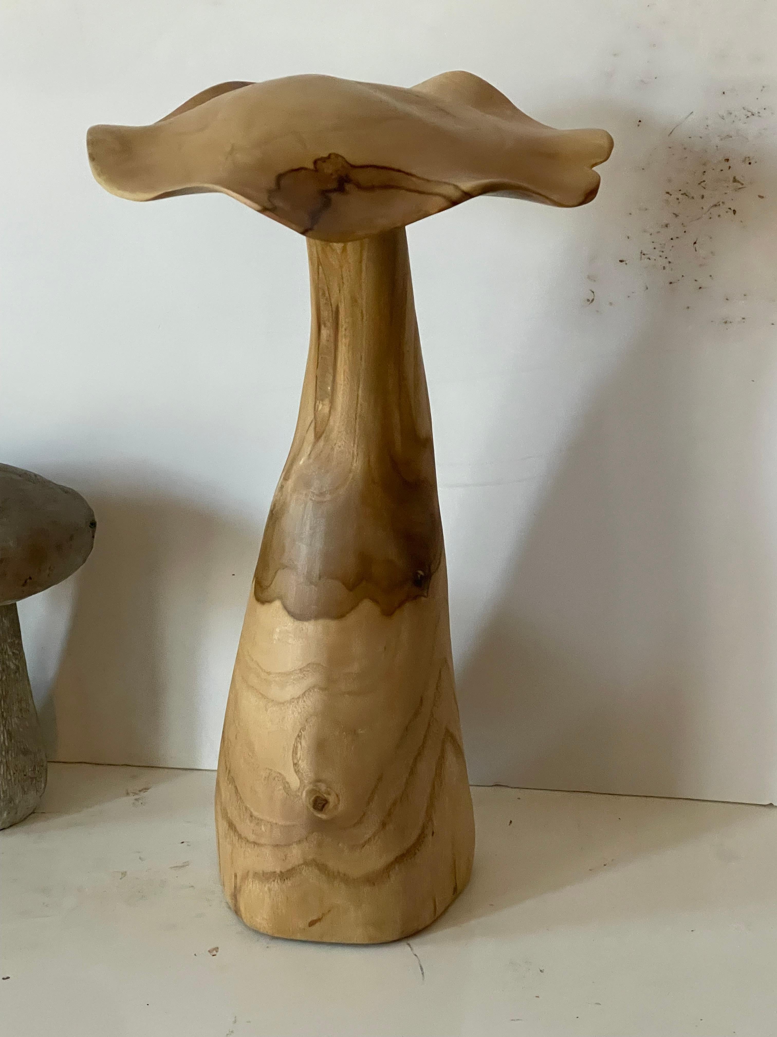 Scultura artigianale di funghi in Wood Oliver da 18 pollici In condizioni buone in vendita a Boca Raton, FL