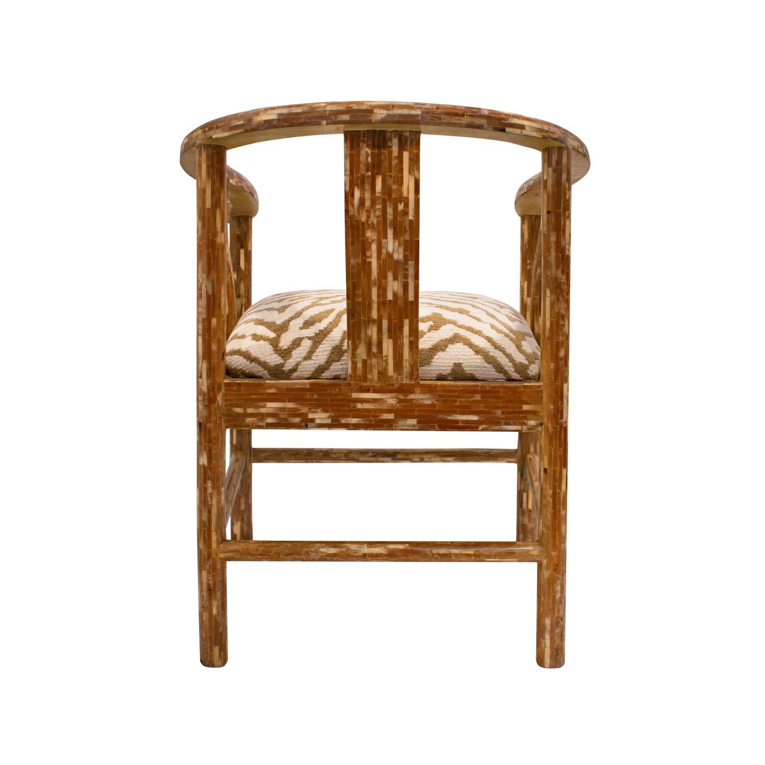 Colombian Artisan Pair of Chic Chinese Style Lounge Chairs in Tessellated Horn 1970s