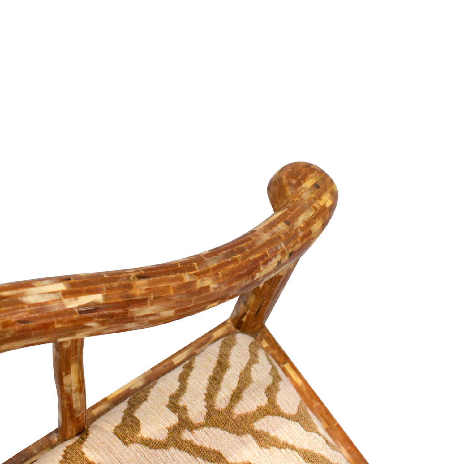 Hand-Crafted Artisan Pair of Chic Chinese Style Lounge Chairs in Tessellated Horn 1970s