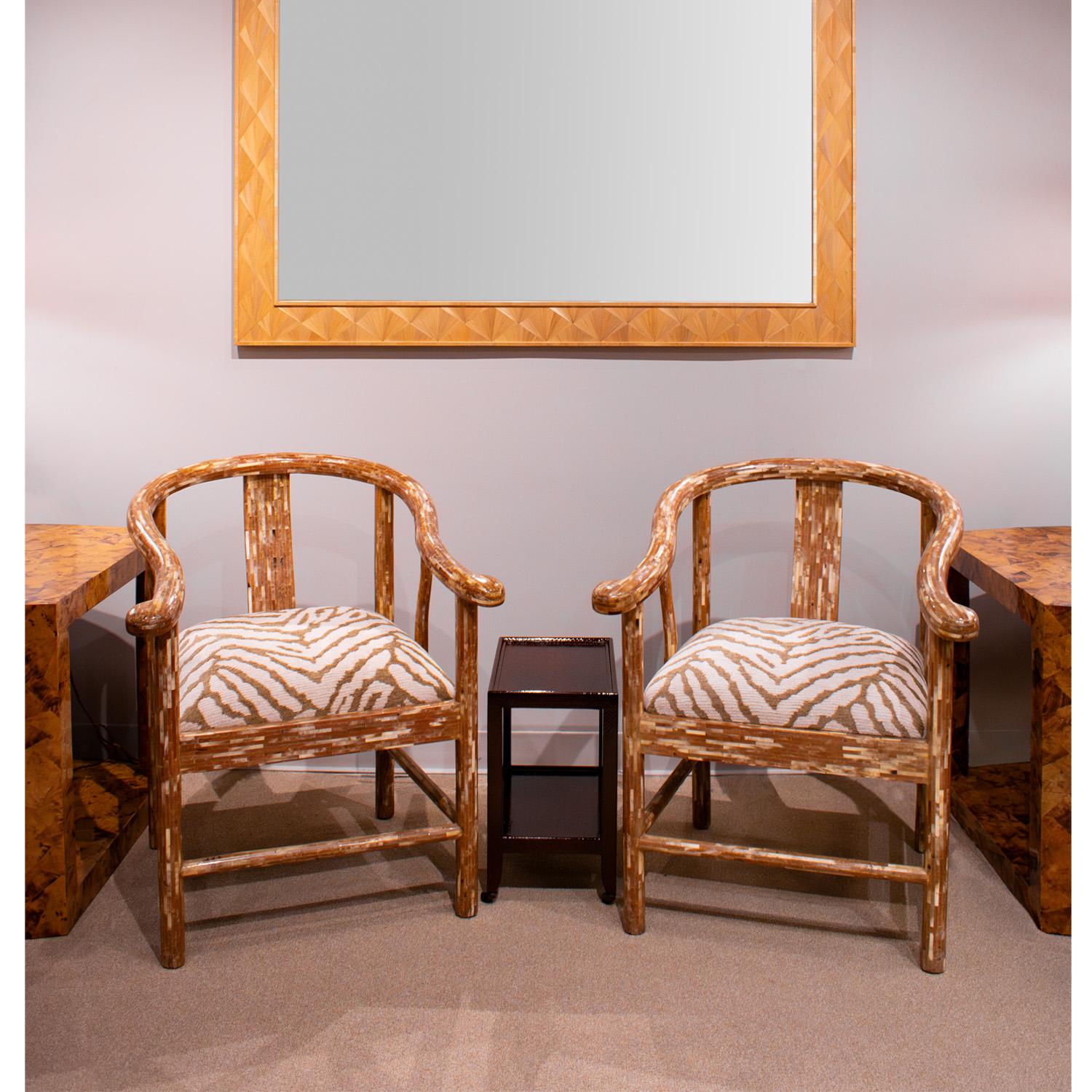 Artisan Pair of Chic Chinese Style Lounge Chairs in Tessellated Horn 1970s 1