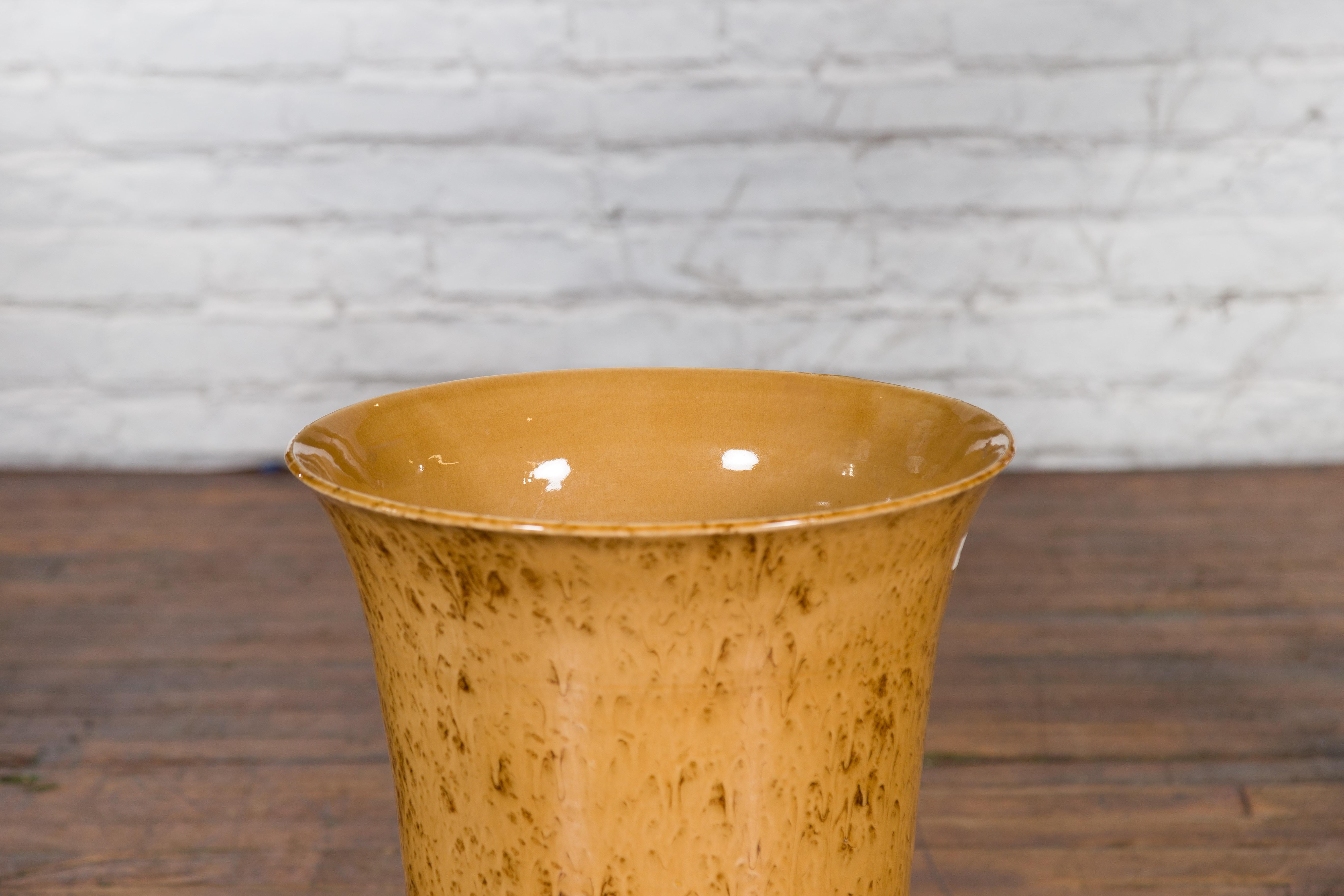 Artisan Prem Kollektion, Keramik in Flute-Form, gelbe und braune Vase im Zustand „Gut“ im Angebot in Yonkers, NY