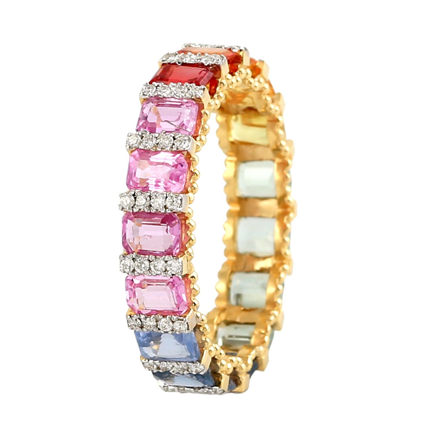 Artisan Bracelet éternel artisanal en saphir arc-en-ciel rehaussé de diamants en or jaune 18 carats en vente
