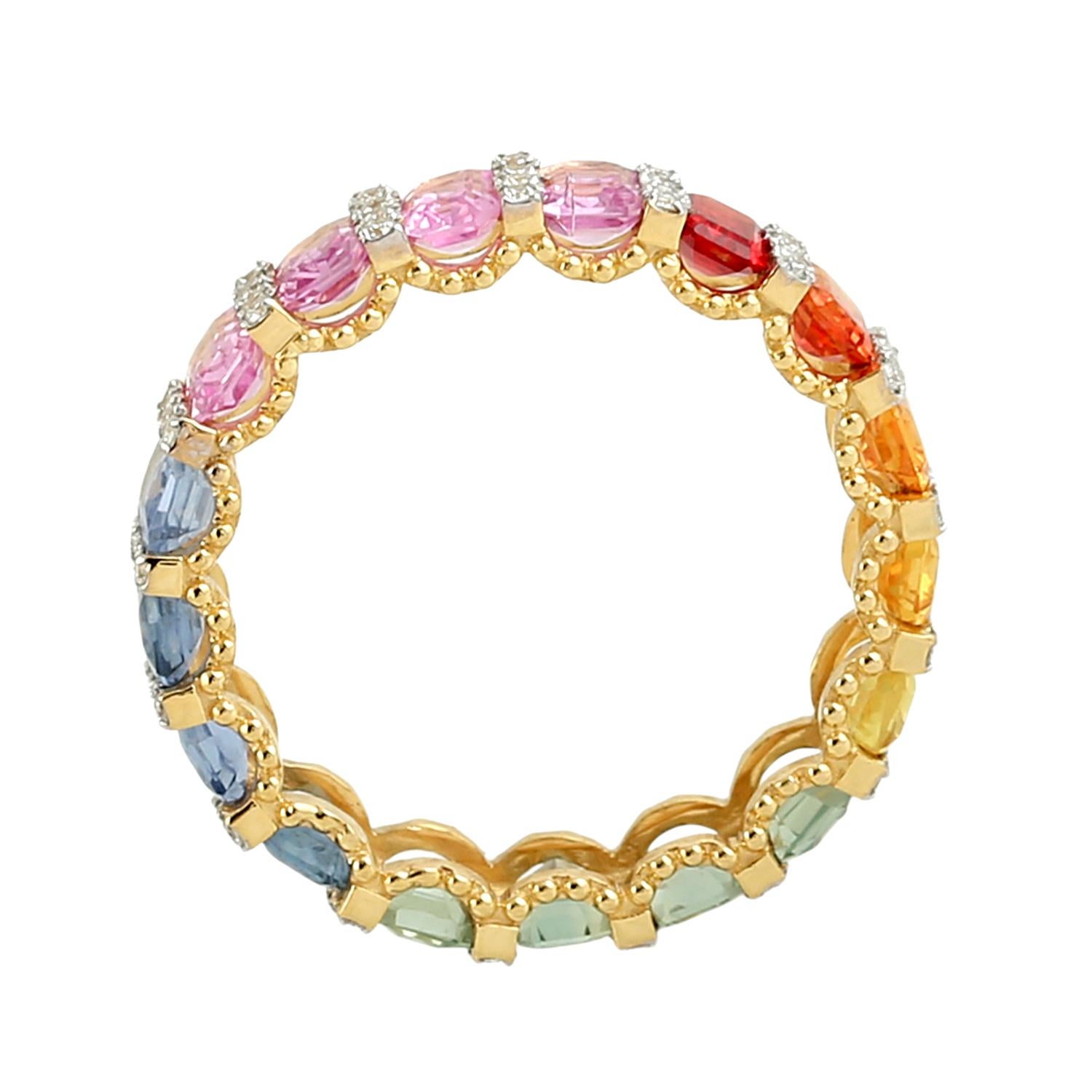 Taille mixte Bracelet éternel artisanal en saphir arc-en-ciel rehaussé de diamants en or jaune 18 carats en vente