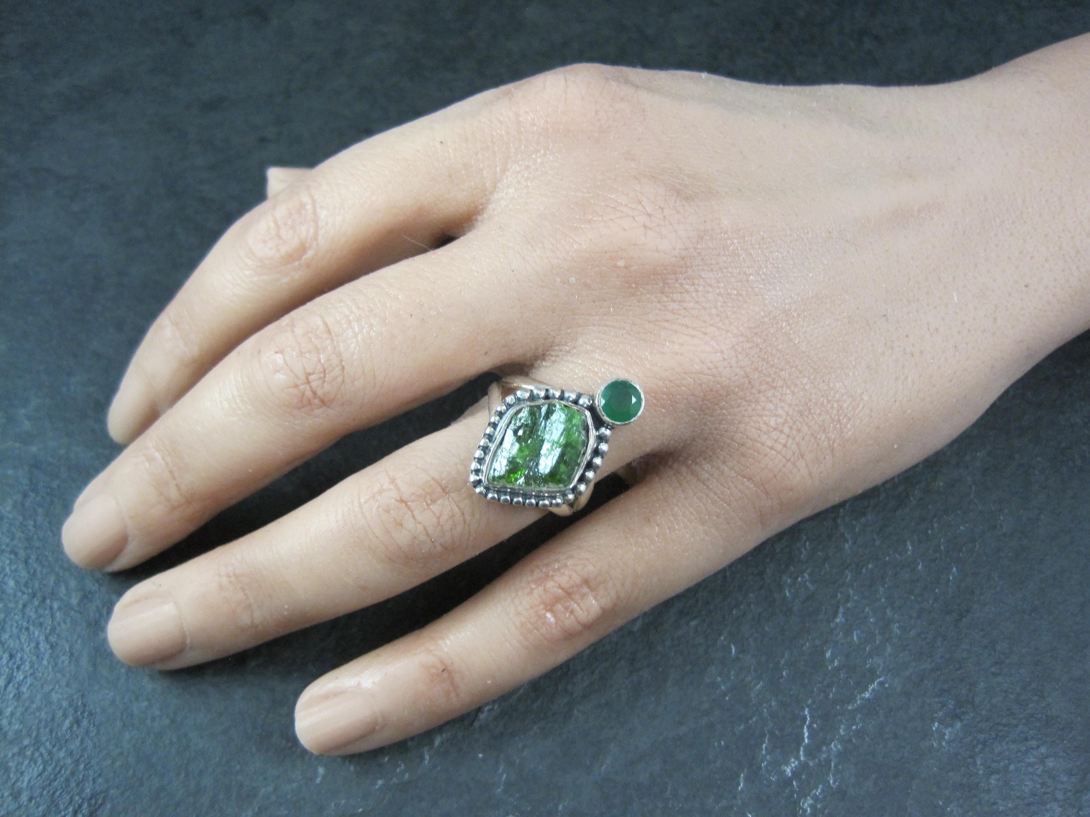 Bague Artisan en Argent Sterling Moldavite & Chrysoprase Taille 7 en vente 2