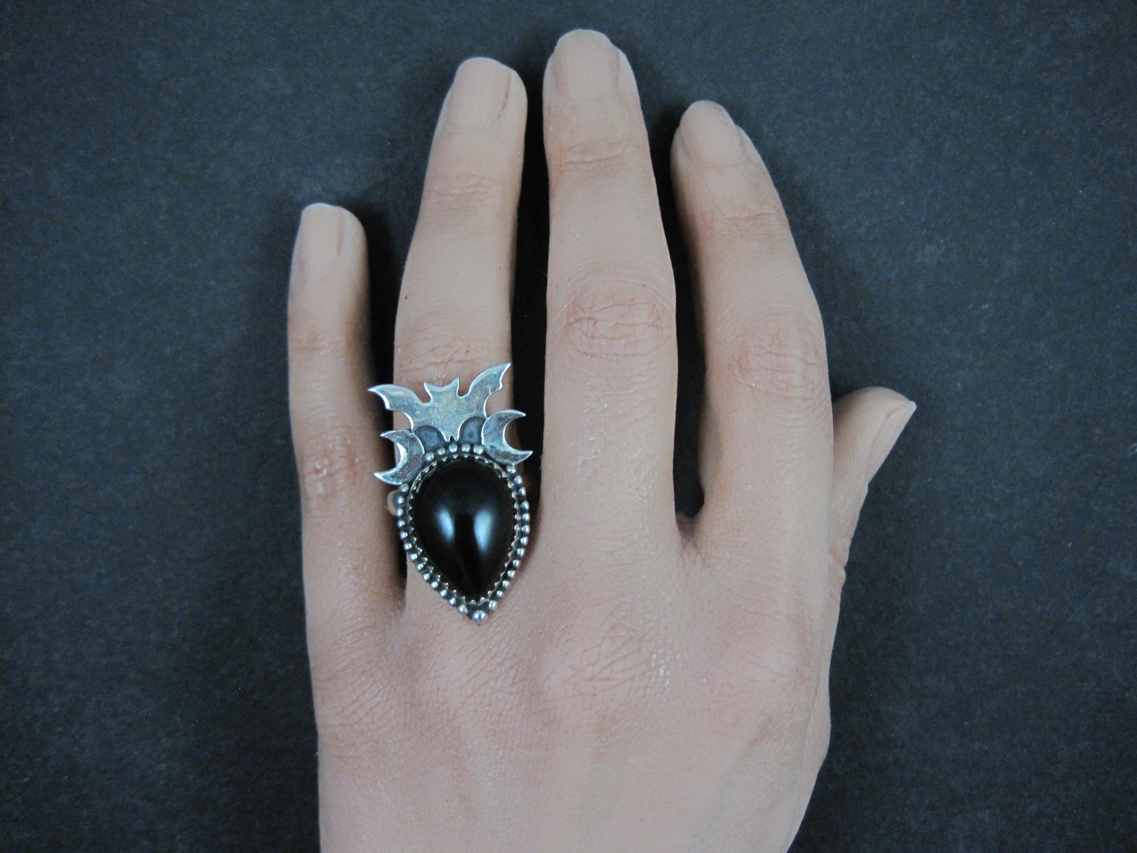 Bague chauve-souris en onyx artisanale en argent sterling Sie 8 en vente 5