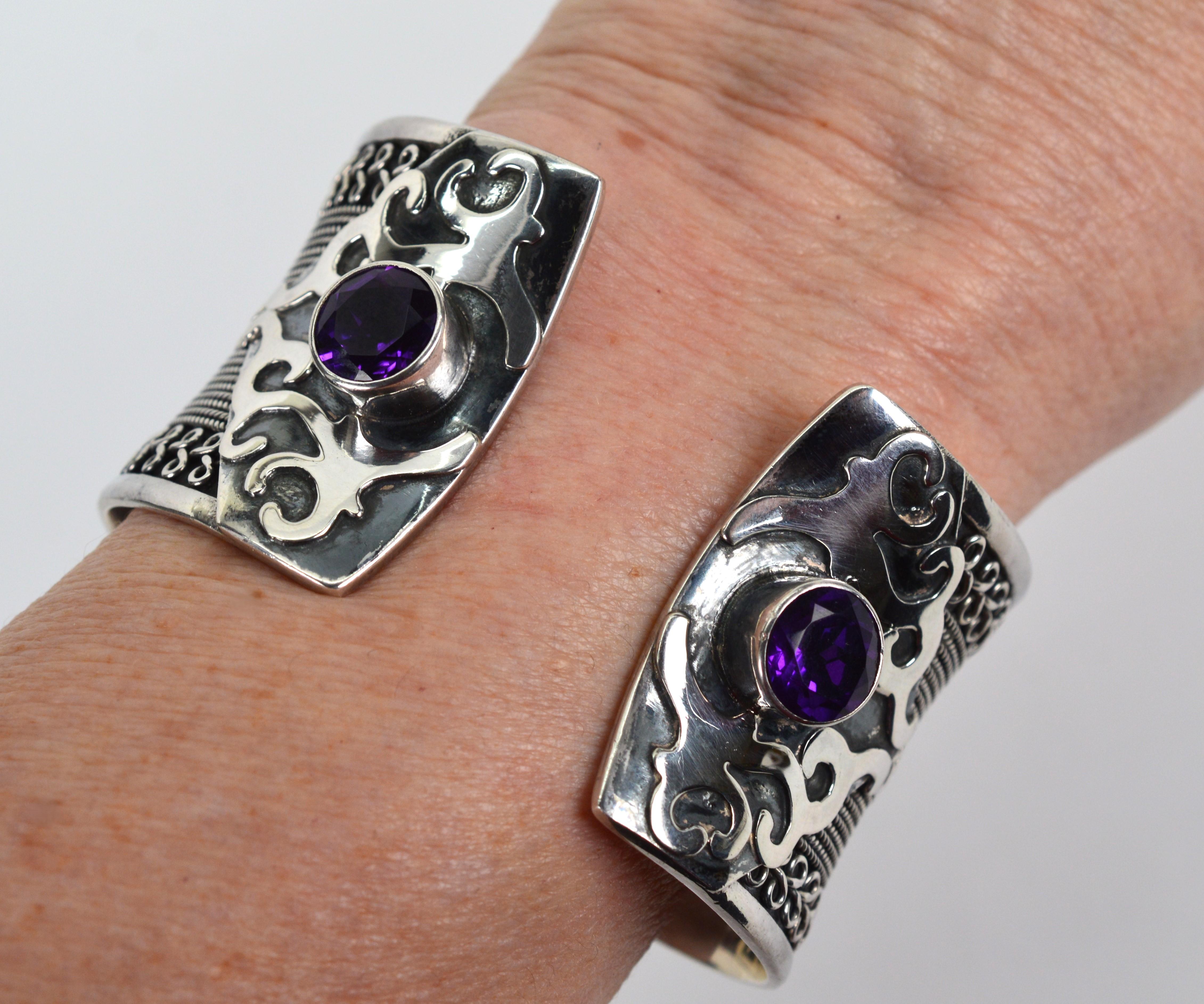 Bracciale largo rustico artigianale in argento sterling con accenti di ametista in vendita 4