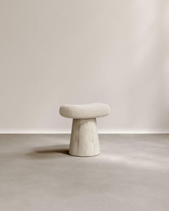 Taburete Artesano en Roble Francés y Dedar Karokorum Bouclé by Paloma Editions