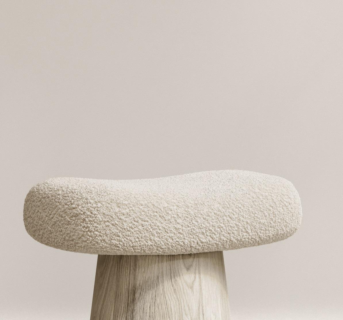 Moderno Sgabello Artisan in Oak francese e Dedar Karokorum Bouclé di Paloma Editions in vendita