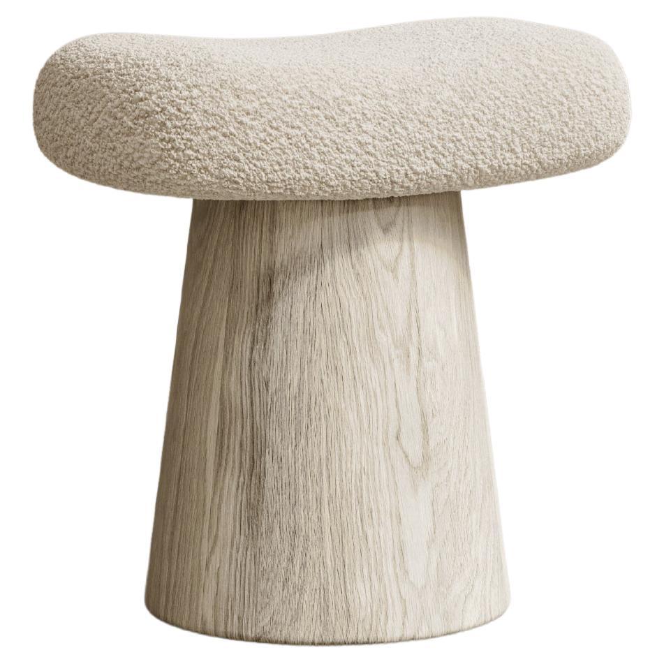 Tabouret artisanal en Oak français & Dedar Karokorum Bouclé par Paloma Editions