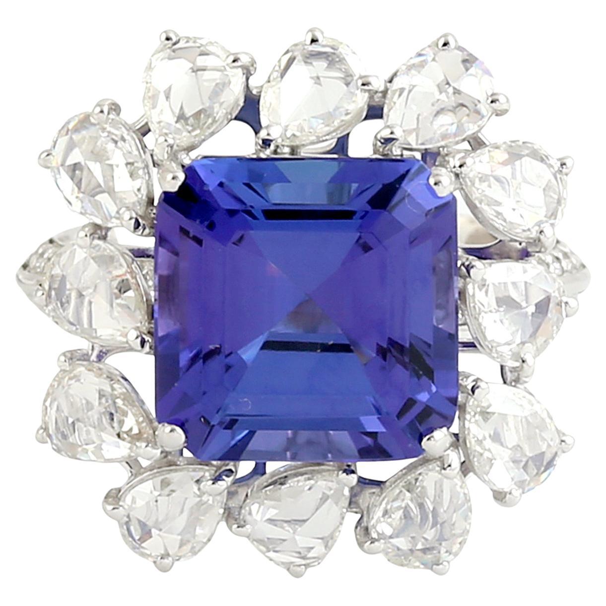 Anello cocktail artigianale con tanzanite e diamanti in oro bianco 18 carati