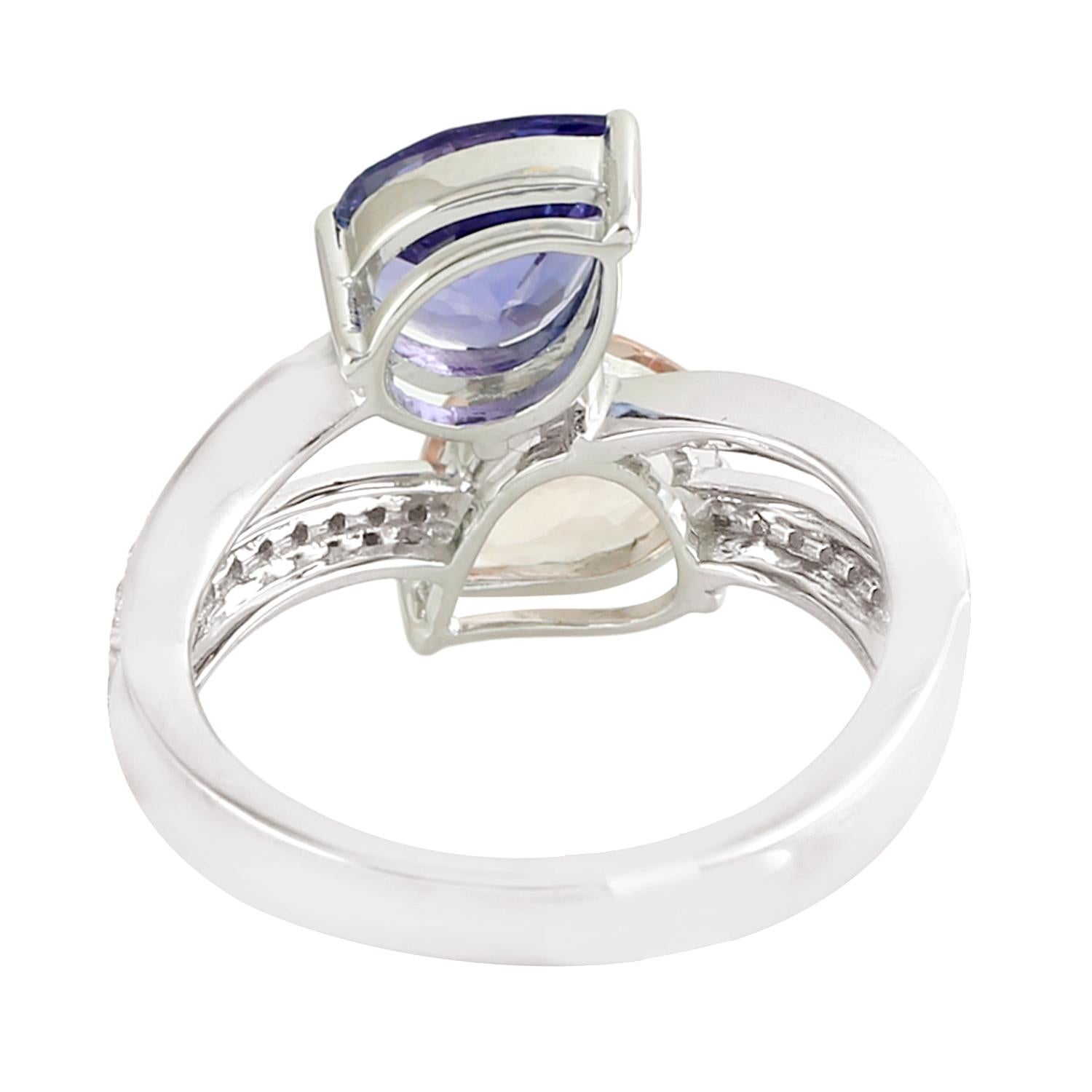 Artigiano Anello bypass artigianale con tanzanite e morganite e diamanti in oro bianco 18 carati in vendita