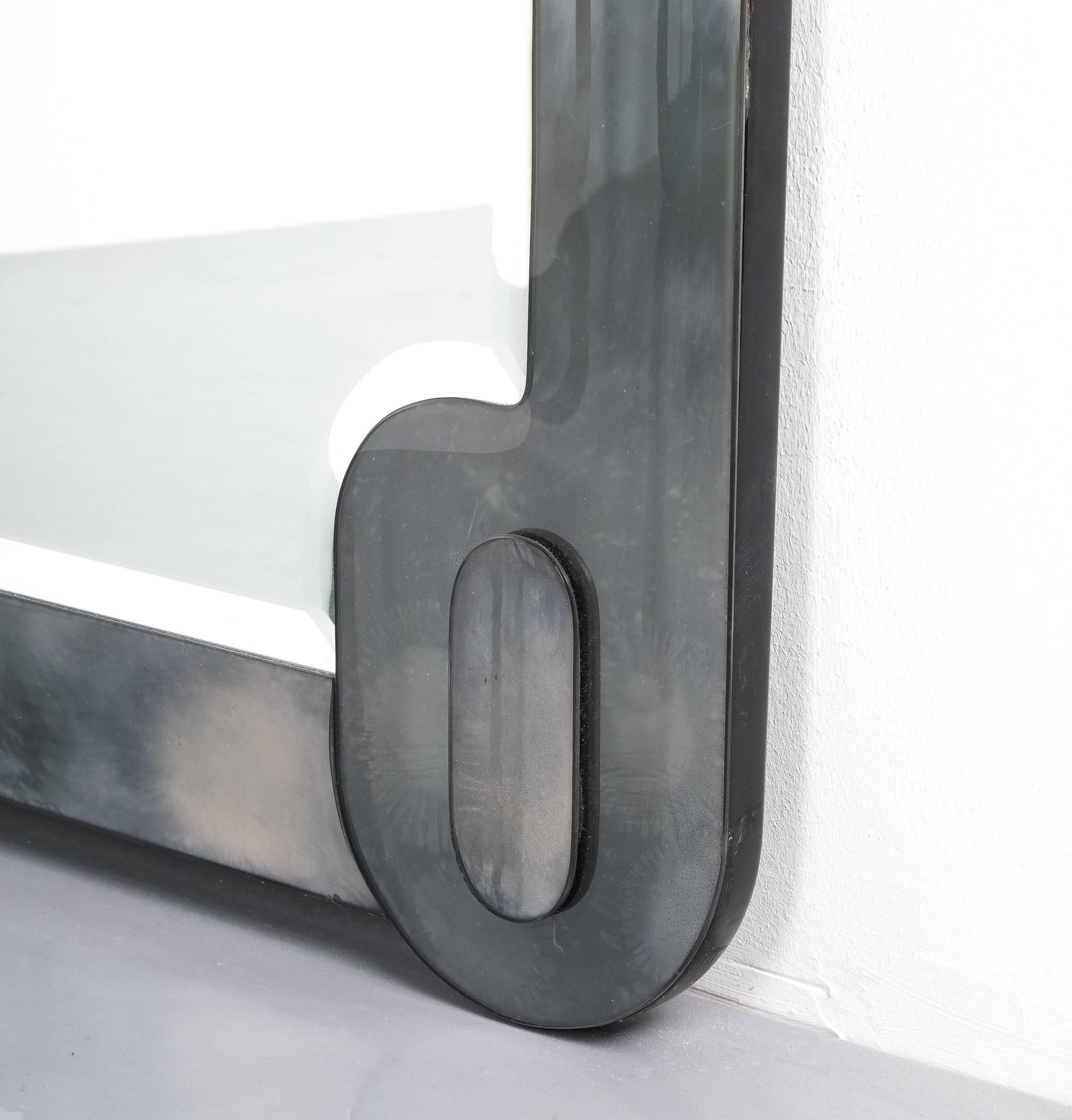 Specchio da parete artigianale in vetro neo barocco nero grigio marmo, Italia, 1980 In condizioni buone in vendita a Vienna, AT