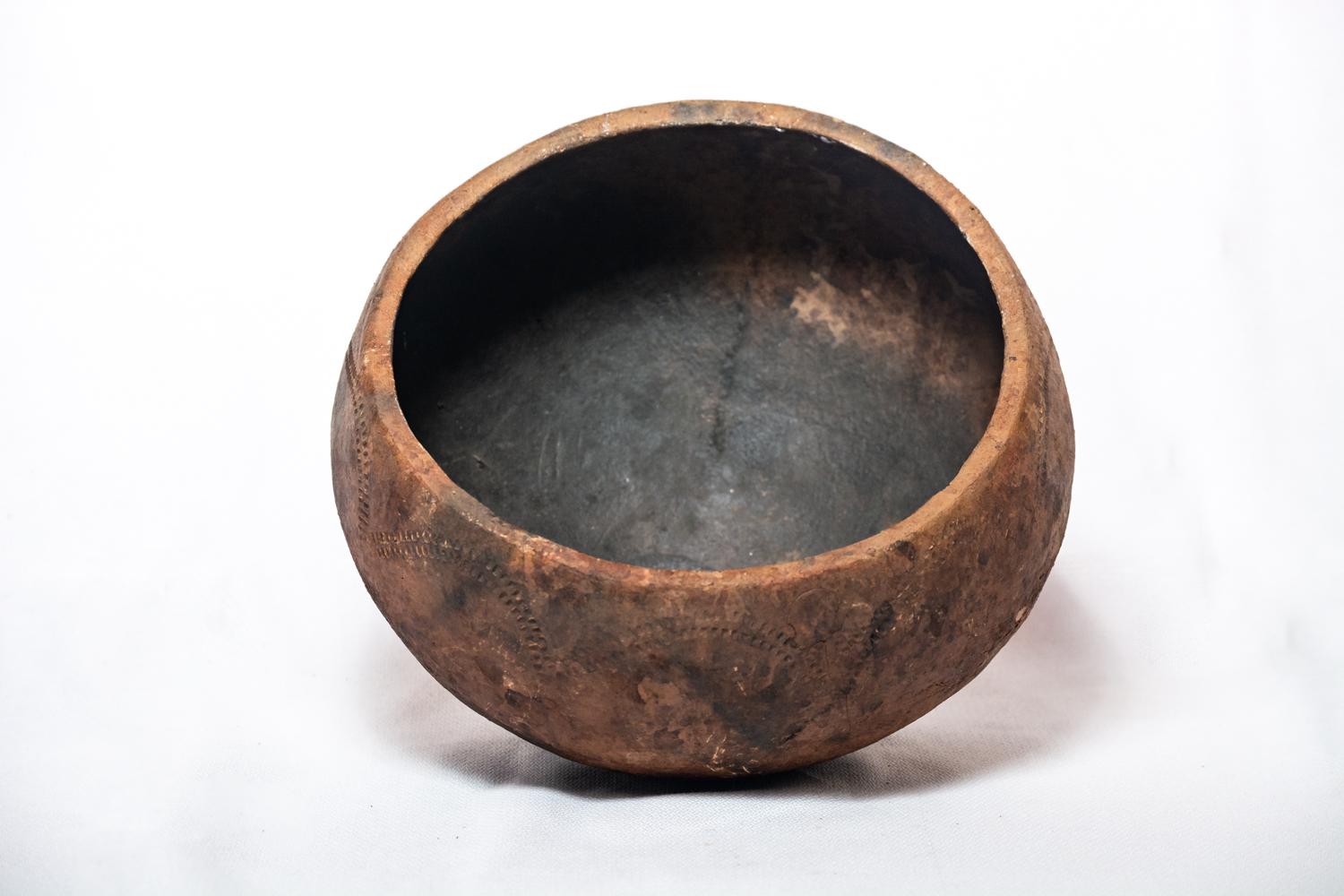 Artisan Wood-Ash Fired Local Clay Vase In Good Condition For Sale In Jersey City, NJ