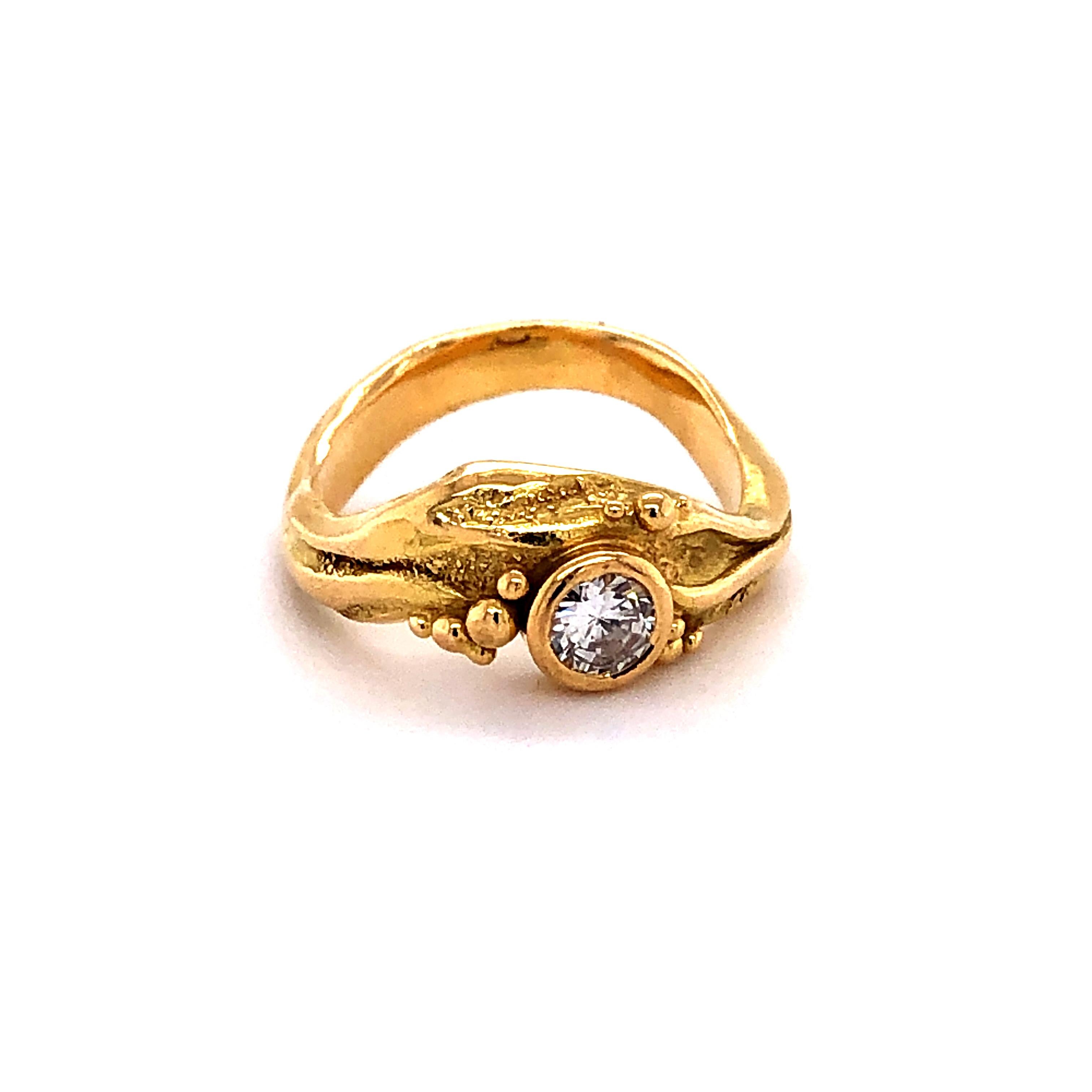 Beautifully crafted yellow gold ring designed by Swiss Jeweler Marc Schnyder.
Artisan workmanship, bezel set with one brilliant-cut diamond of 0.35 ct (Quality: G/H-vvs).

btw: we carry the matching earstuds on stock!

Ring Size: 53.5 EU / 6.45