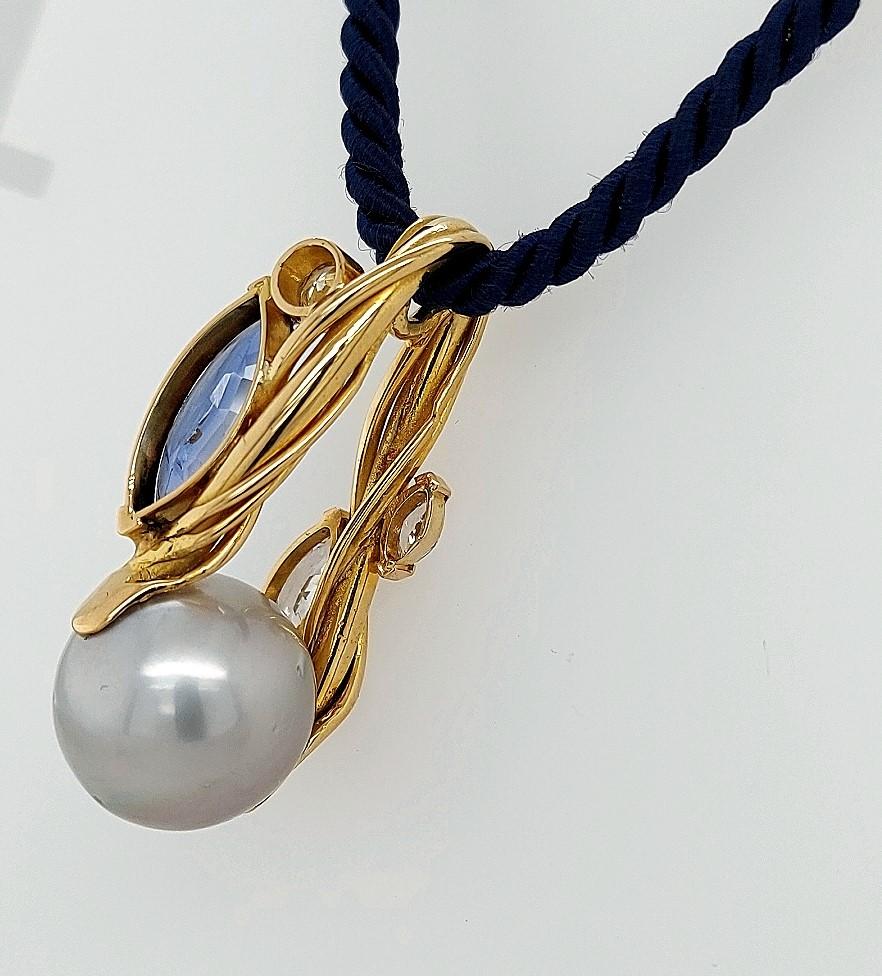  18kt Yellow Gold Artisanal De Saedeleer Necklace Tahiti Pearl, Sapphire Diamond For Sale 8