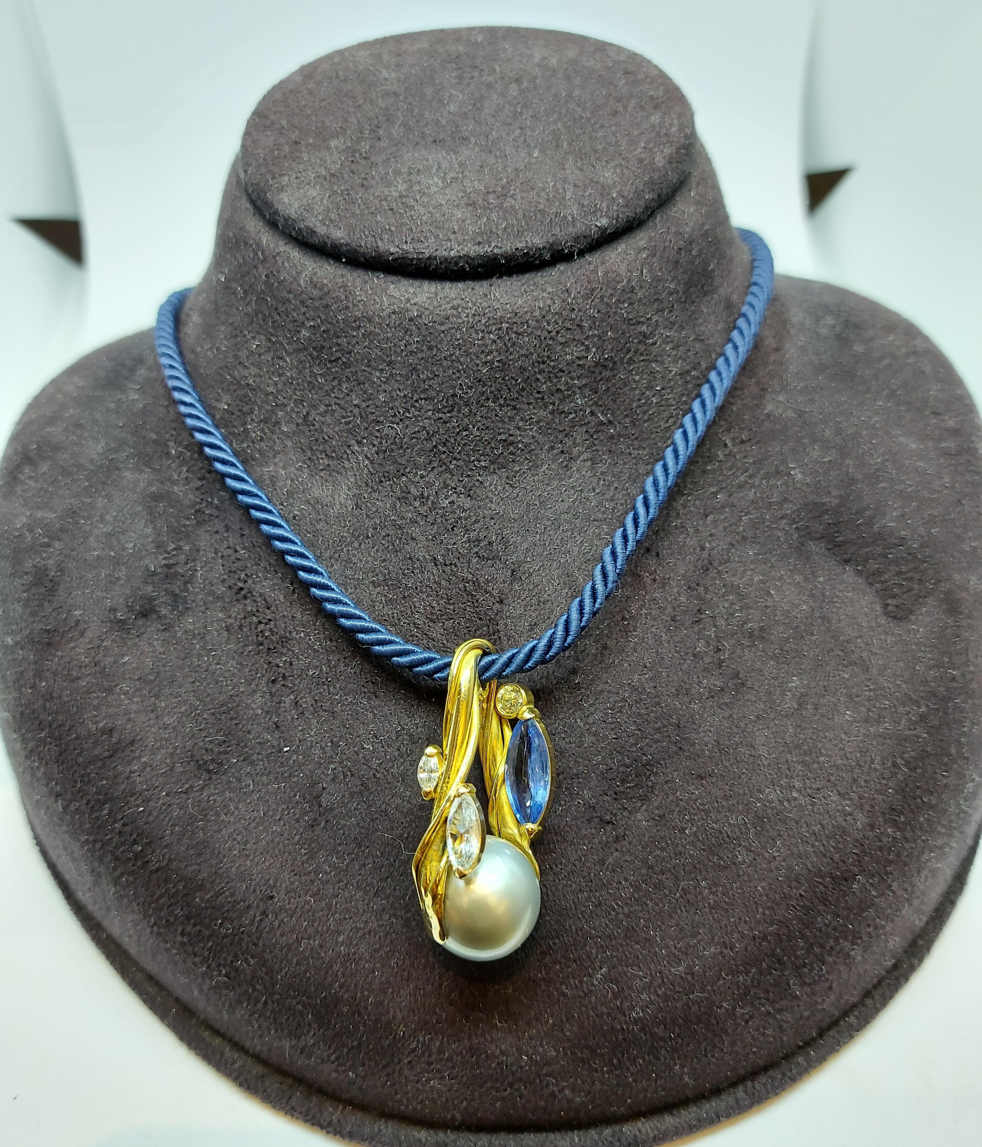  18kt Yellow Gold Artisanal De Saedeleer Necklace Tahiti Pearl, Sapphire Diamond For Sale 9