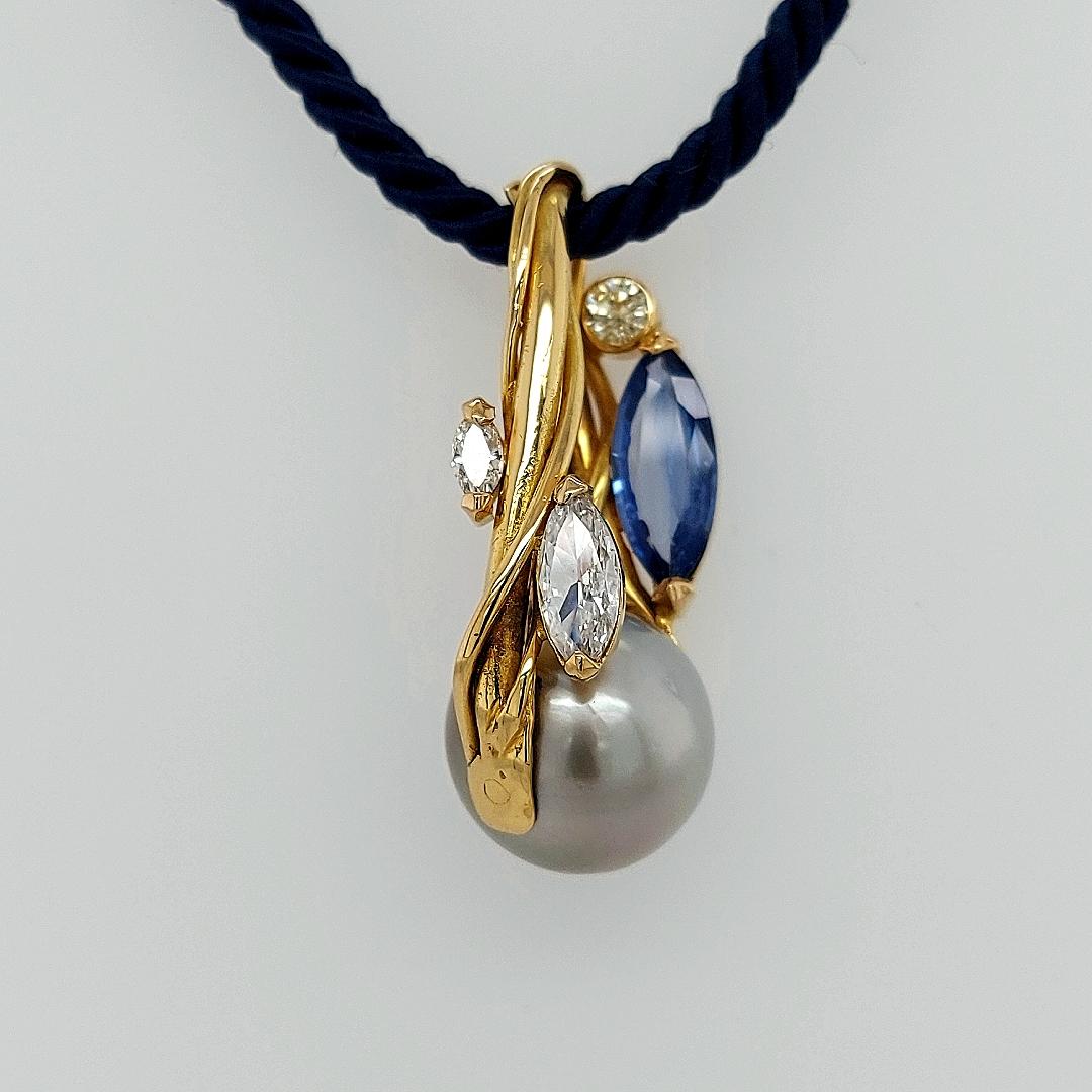 Brilliant Cut  18kt Yellow Gold Artisanal De Saedeleer Necklace Tahiti Pearl, Sapphire Diamond For Sale