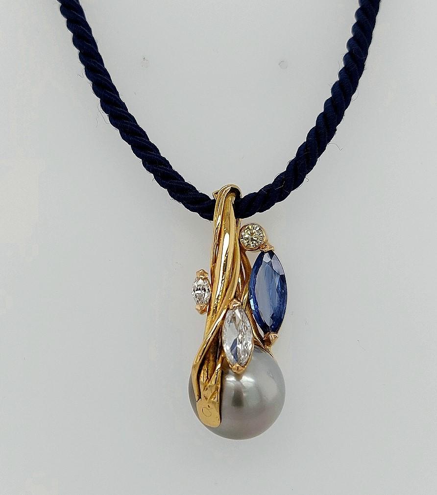  18kt Yellow Gold Artisanal De Saedeleer Necklace Tahiti Pearl, Sapphire Diamond In New Condition For Sale In Antwerp, BE