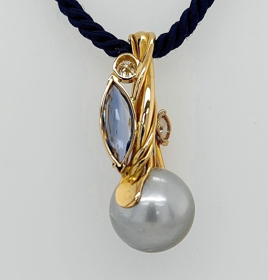  18kt Yellow Gold Artisanal De Saedeleer Necklace Tahiti Pearl, Sapphire Diamond For Sale 1