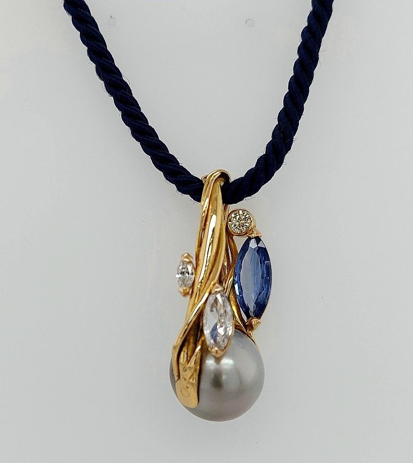  18kt Yellow Gold Artisanal De Saedeleer Necklace Tahiti Pearl, Sapphire Diamond For Sale 2