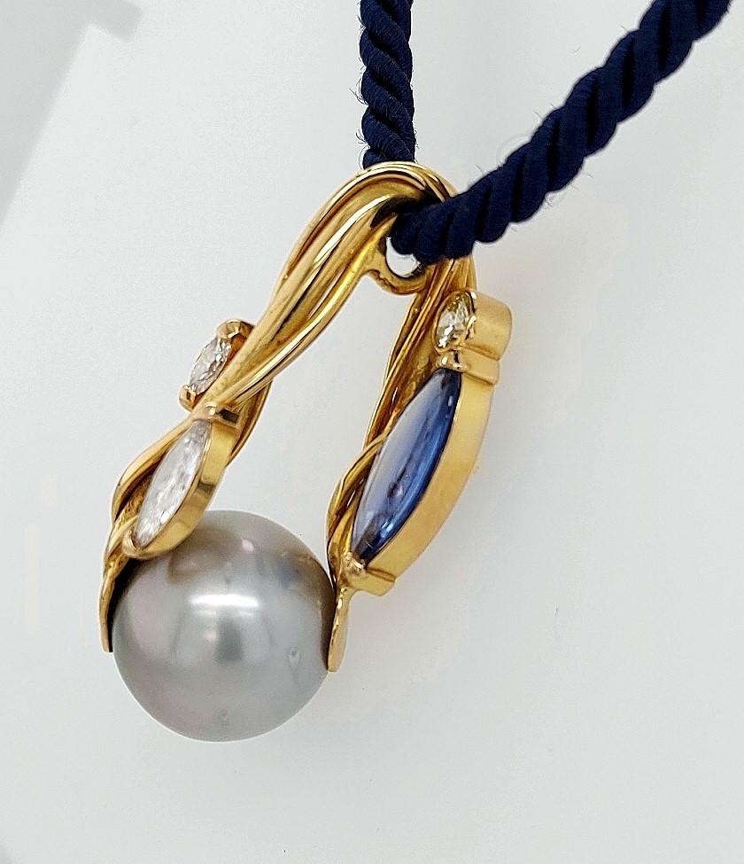  18kt Yellow Gold Artisanal De Saedeleer Necklace Tahiti Pearl, Sapphire Diamond For Sale 4