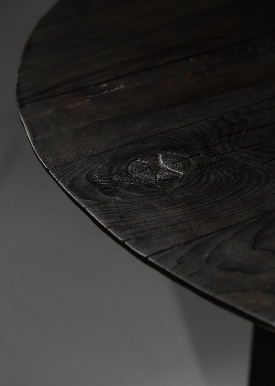 Kunsthandwerkliches Esstisch-Set aus rundem Tisch und Stühlen von Vincent Vincent, 80/20, gebranntes Holz im Angebot 6