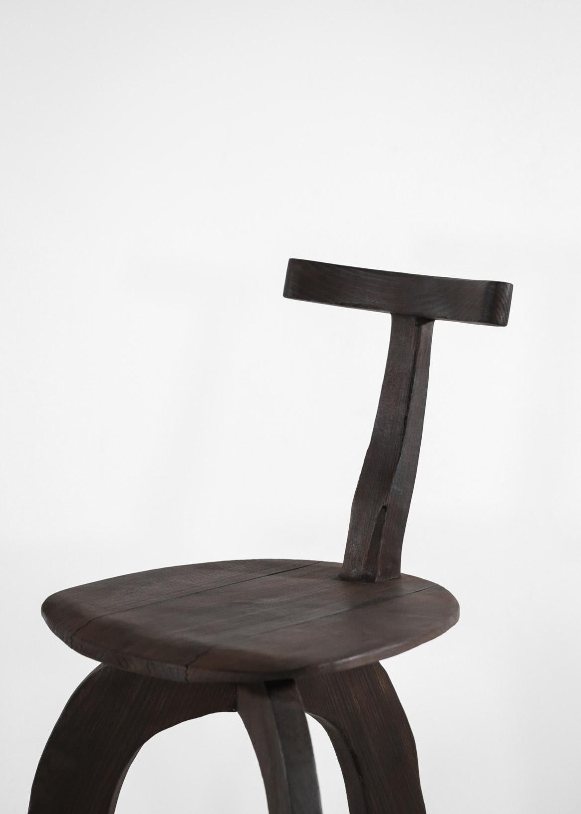 Conjunto de Comedor Artesanal Mesa Redonda y Sillas de Vincent Vincent 80/20 Madera Quemada en venta 9