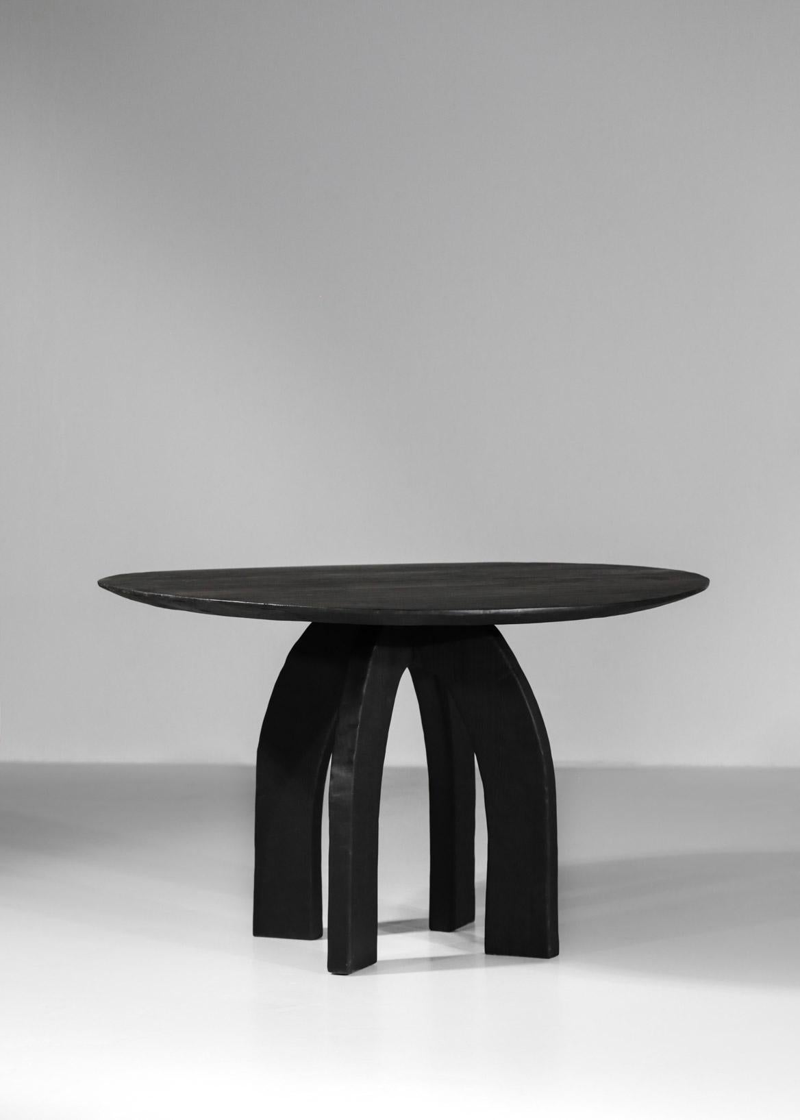 Kunsthandwerkliches Esstisch-Set aus rundem Tisch und Stühlen von Vincent Vincent, 80/20, gebranntes Holz im Angebot 1