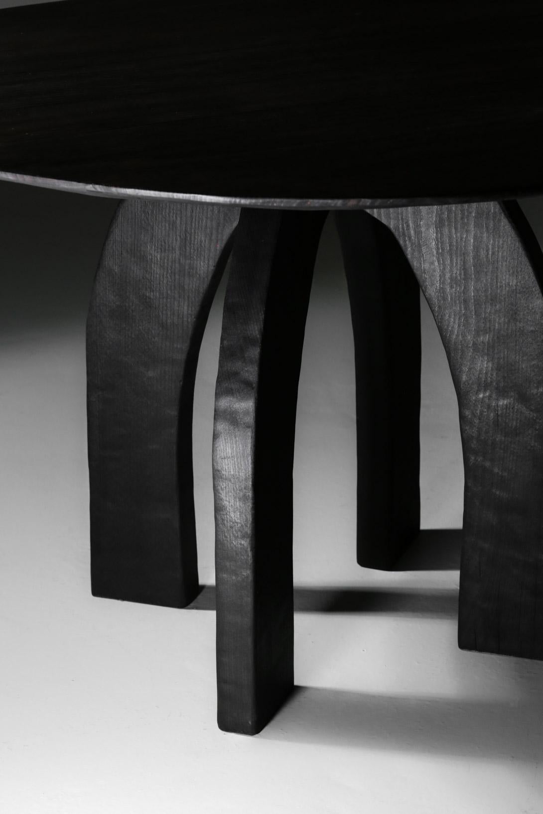 Kunsthandwerkliches Esstisch-Set aus rundem Tisch und Stühlen von Vincent Vincent, 80/20, gebranntes Holz im Angebot 2