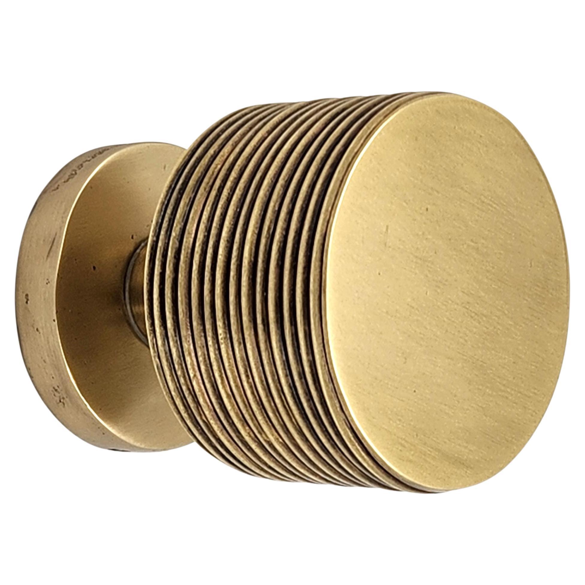 Pomos artesanales con ricas texturas y líneas equilibradas   ø 6 cm x H 7