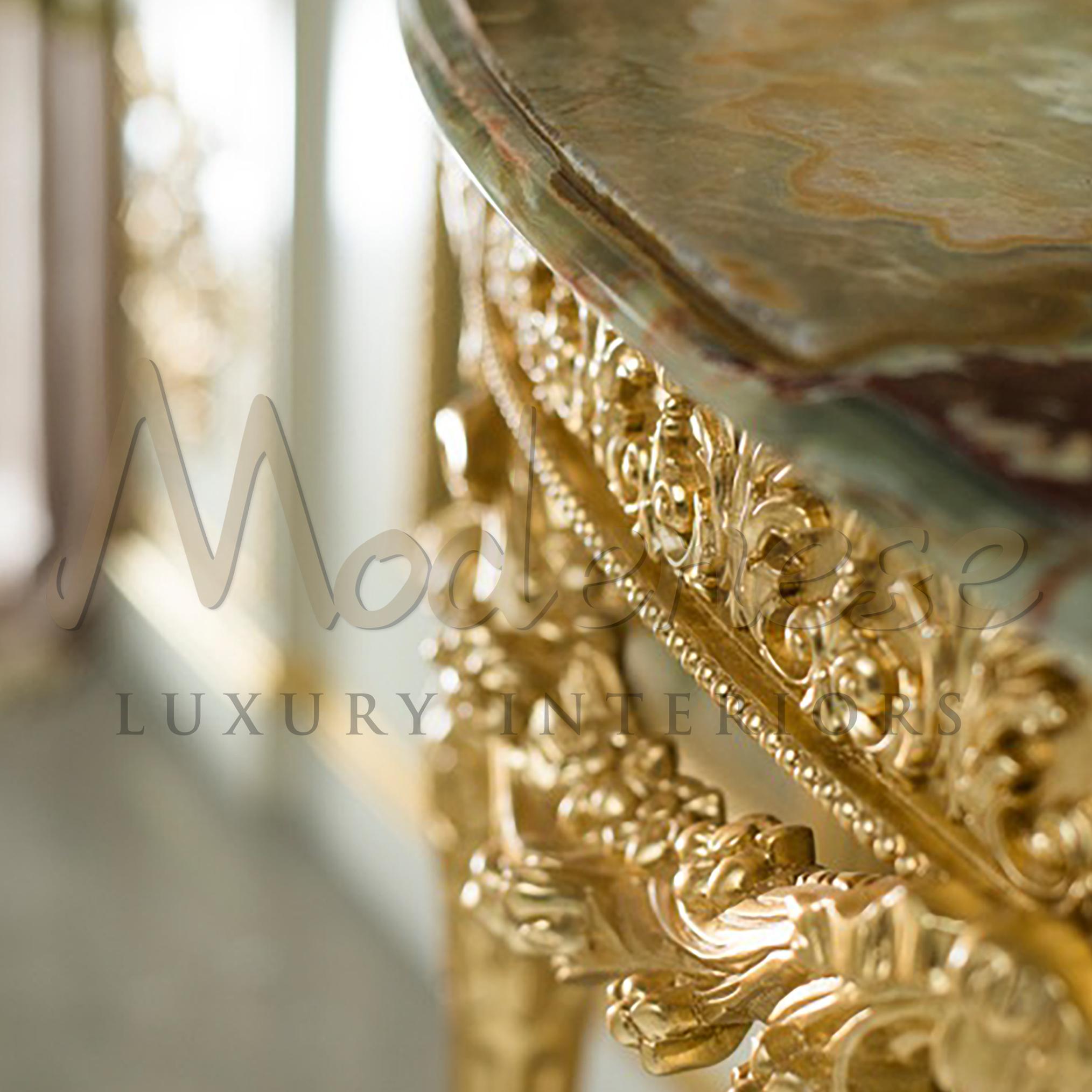 italien Console Empire artisanale en feuille d'or avec plateau en marbre et sculptures faites à la main en vente