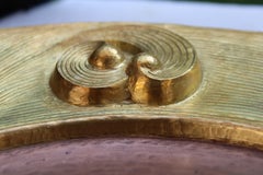 Artisanische Repouss-Platte aus vergoldetem Kupfer aus Nepal